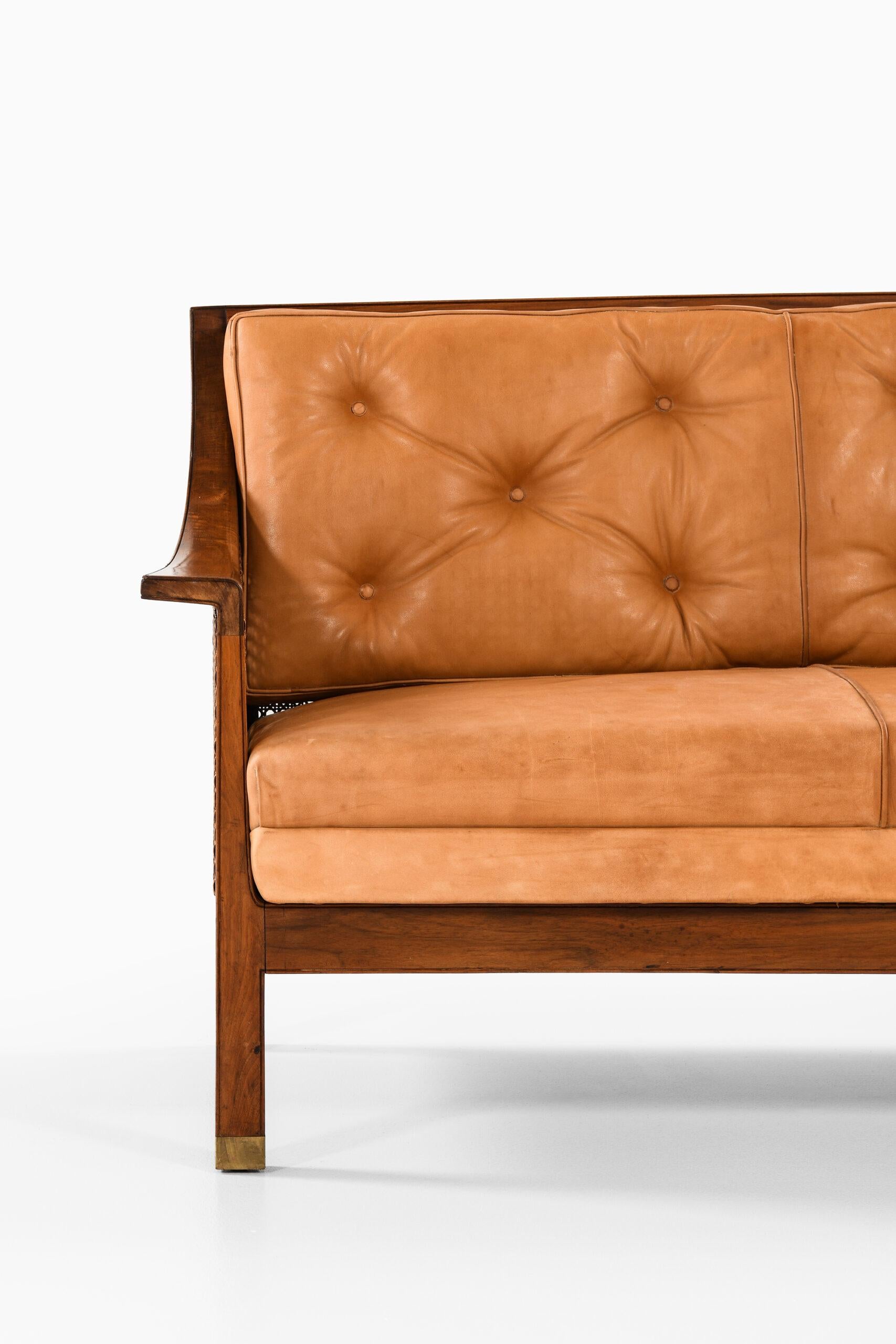 Arne Jacobsen-Sofa, hergestellt von Schreiner Otto Meyer in Dänemark (Dänisch) im Angebot