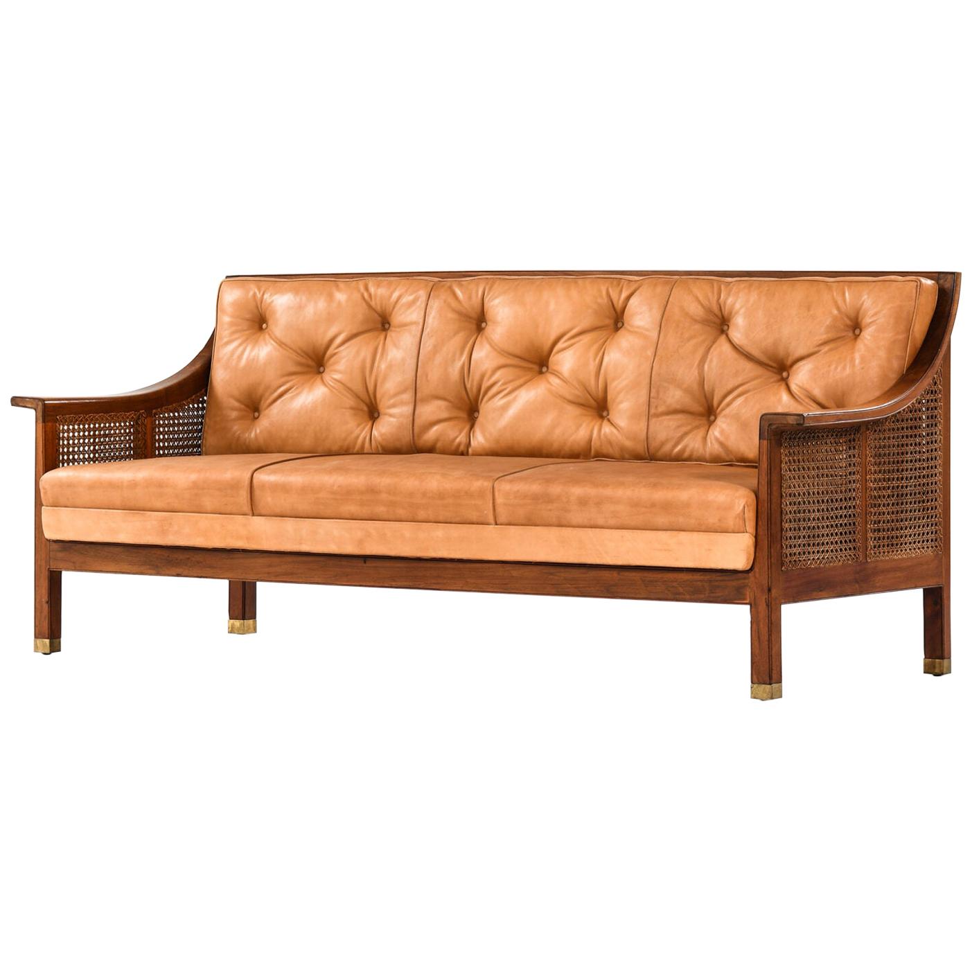 Arne Jacobsen-Sofa, hergestellt von Schreiner Otto Meyer in Dänemark im Angebot