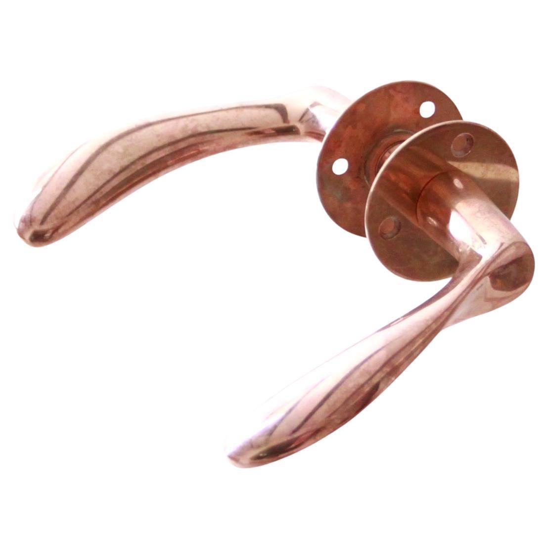 ARNE JACOBSEN - SCANDINAVIAN MODERN DESIGN

Beautiful and sculptural lever handles (9.7cm) in solid brass by Arne Jacobsen. 

Designed for SAS Royal Hotel in Copenhagen which was built by Jacobsen between 1956 and 1960.

Literature: M. Sheridan,