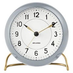Horloge de table « Station » d'Arne Jacobsen, grise, Ø 4,3 pouces
