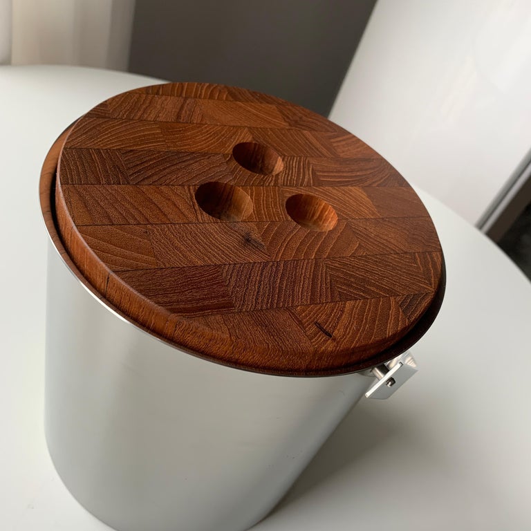 Arne Jacobsen Stelton Wine Cooler / Ice Bucket with Ice Tong For Sale at 1stDibs
