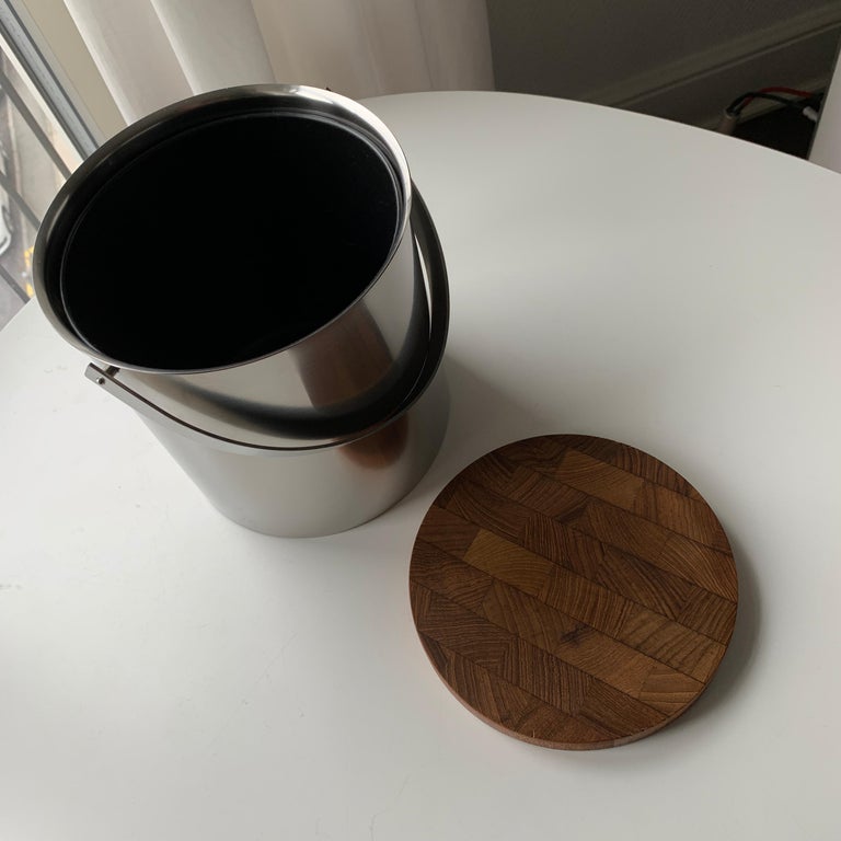 Arne Jacobsen Stelton Wine Cooler / Ice Bucket with Ice Tong For Sale at 1stDibs