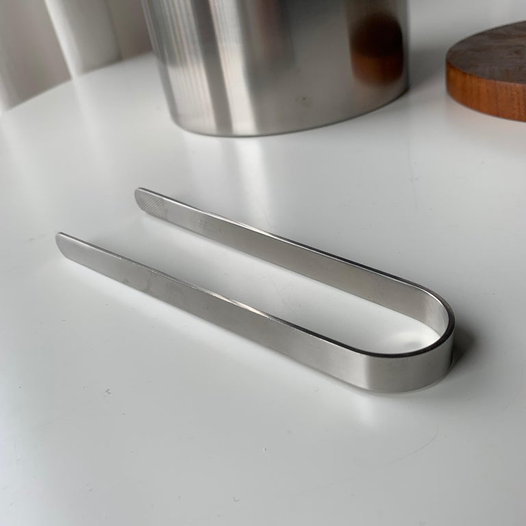 Arne Jacobsen Stelton Wine Cooler / Ice Bucket with Ice Tong For Sale at 1stDibs