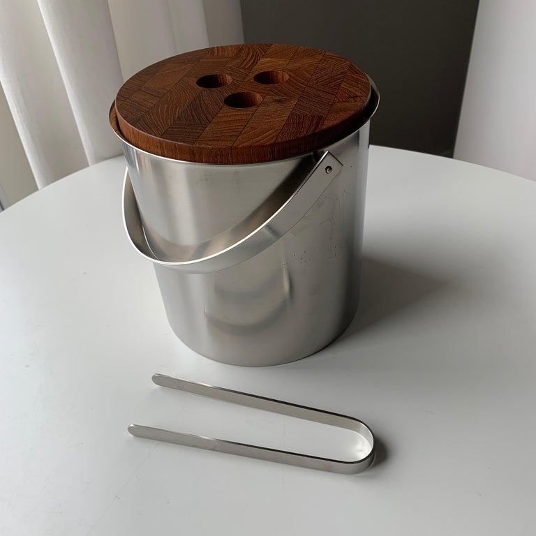 Arne Jacobsen Stelton Wine Cooler / Ice Bucket with Ice Tong For Sale at 1stDibs