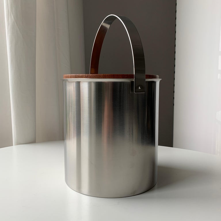 Arne Jacobsen Stelton Wine Cooler / Ice Bucket with Ice Tong For Sale at 1stDibs