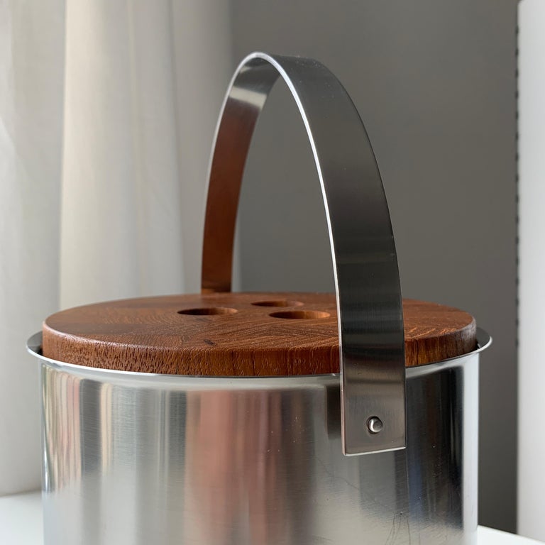 Arne Jacobsen Stelton Wine Cooler / Ice Bucket with Ice Tong For Sale at 1stDibs