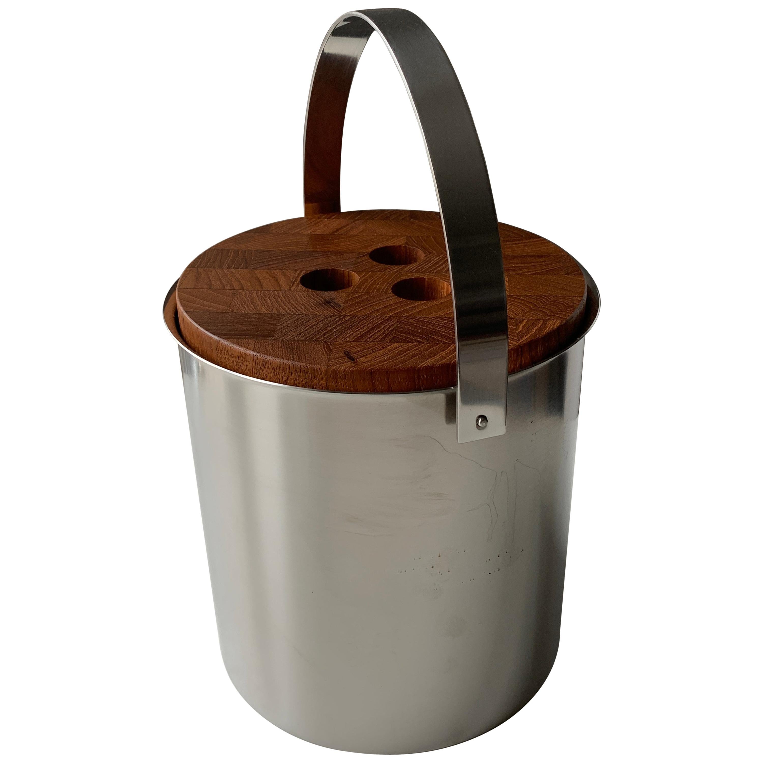 Arne Jacobsen Stelton Wine Cooler / Ice Bucket with Ice Tong For Sale at 1stDibs