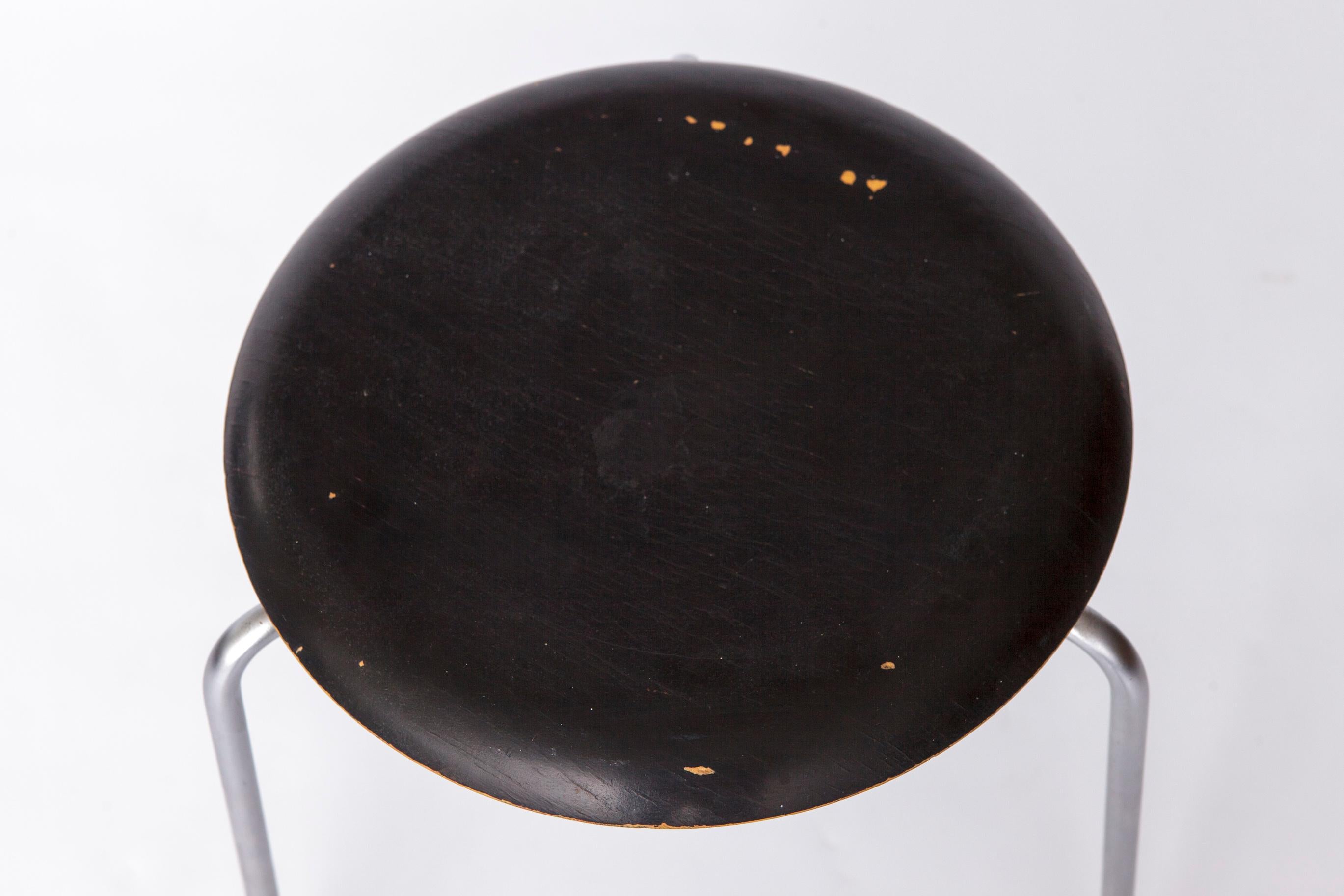Sgabello Arne Jacobsen per Fritz Hansen, Danimarca
Model: Dot Dot 3170 - probabilmente degli anni 50

Il prezzo si riferisce a uno sgabello. Su richiesta possono essere disponibili altri sgabelli - si prega di contattare il DM.

Questo iconico