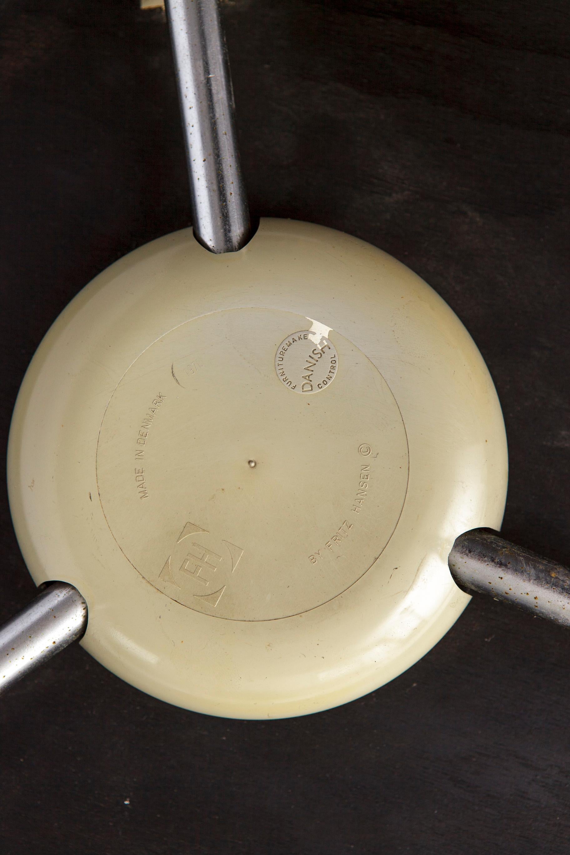 Lucidato Sgabello Arne Jacobsen per Fritz Hansen, Dot Dot 3170, 1950 Vintage in vendita