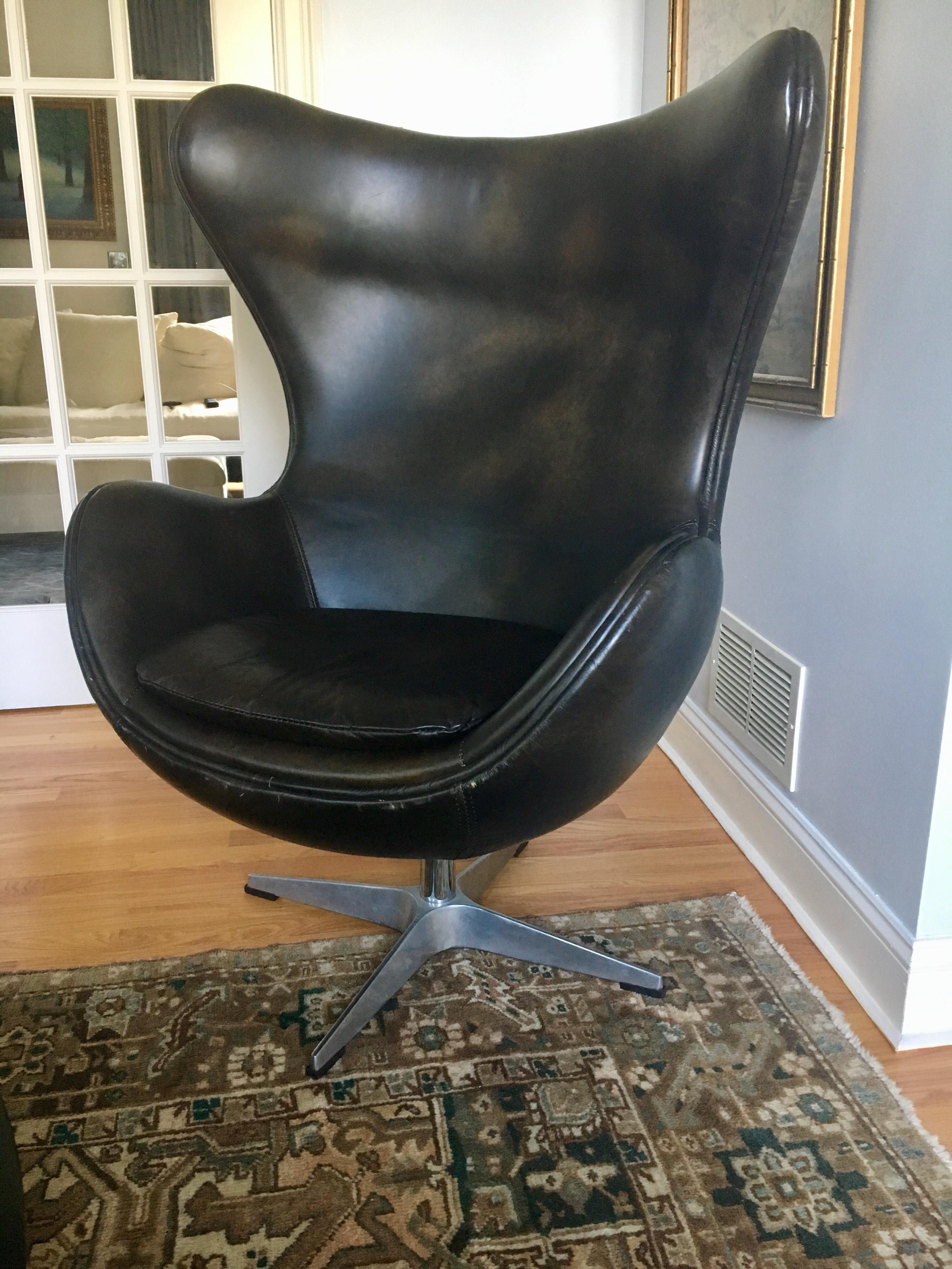 Mid-Century Modern Arne Jacobsen Style Brown Leather Egg Swivel Chair Aluminum Danish Modern