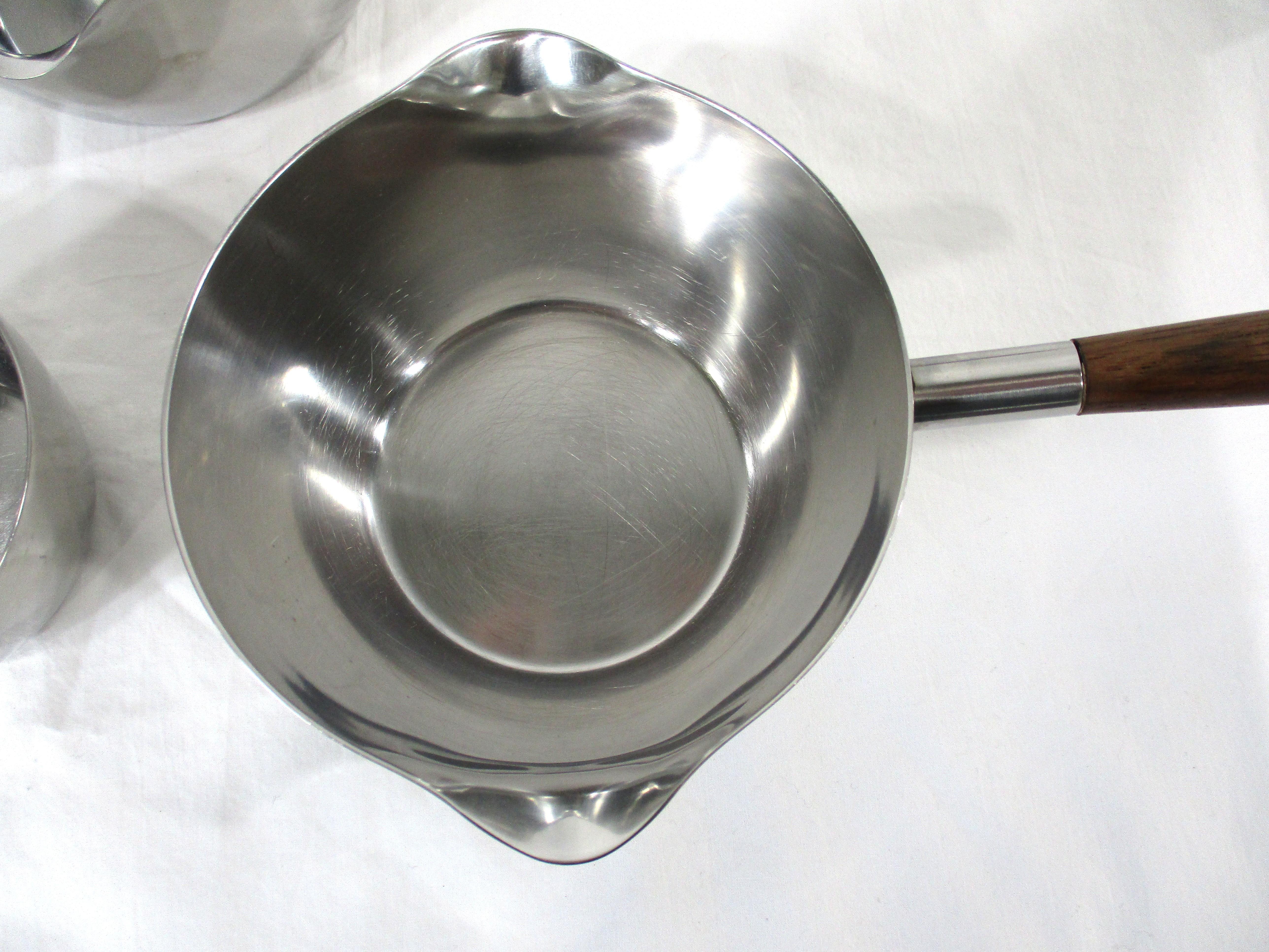 Arne Jacobsen Styled Stainless Teak Sauce - Butter- Gravy 3pc. Set Dana Denmark en vente 1