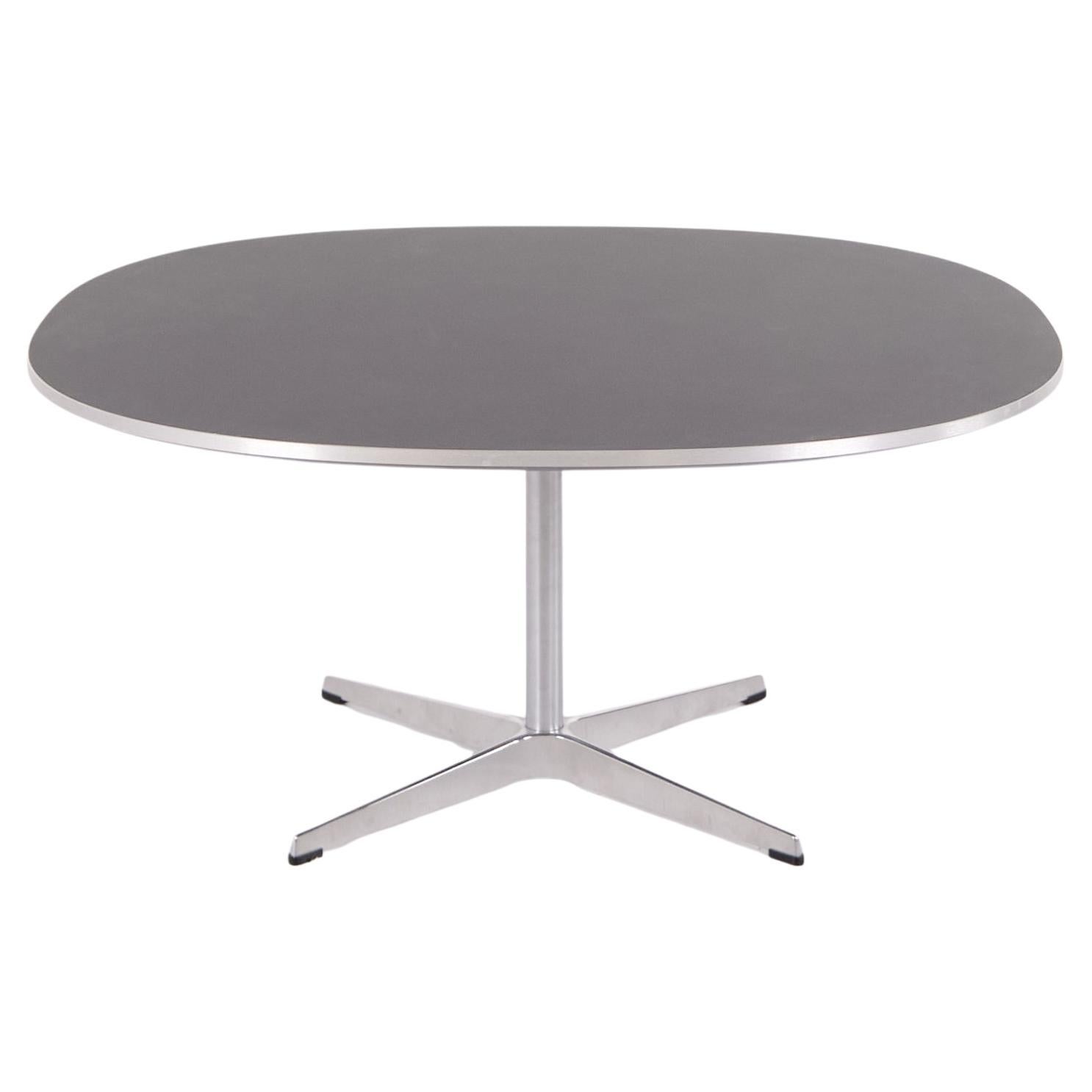 Arne Jacobsen Super-Circular Coffee Table Model A203 Black Laminate & Aluminium For Sale