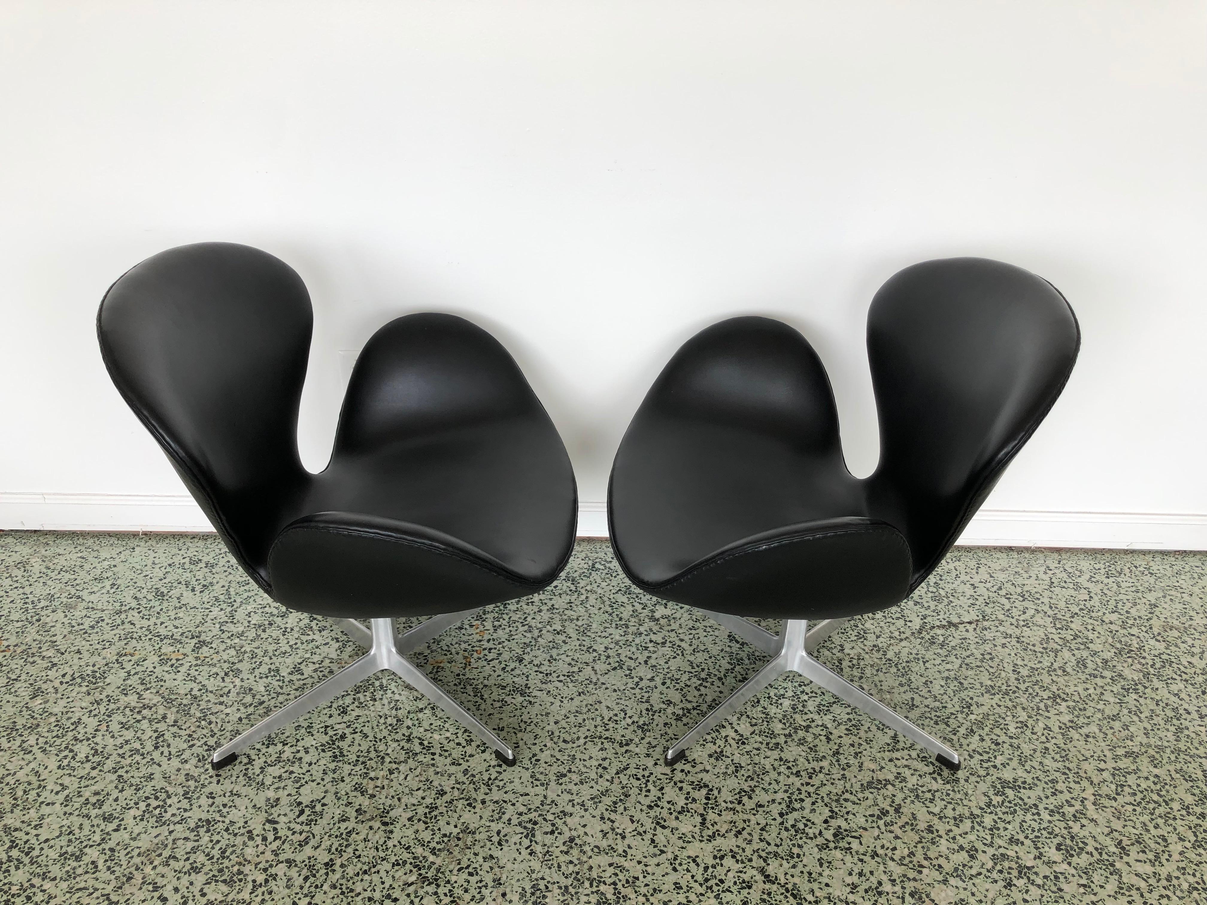 Leather Arne Jacobsen Swan Chair for Fritz Hansen