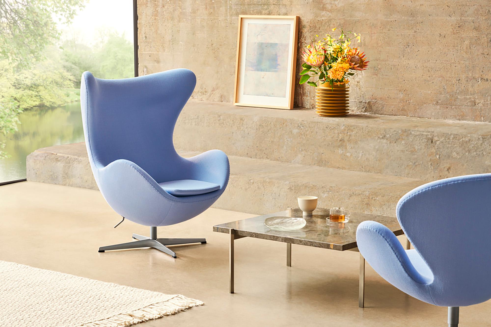 Arne Jacobsen 'Swan' Chair for Fritz Hansen in Christianshavn Fabric Upholstery For Sale 3