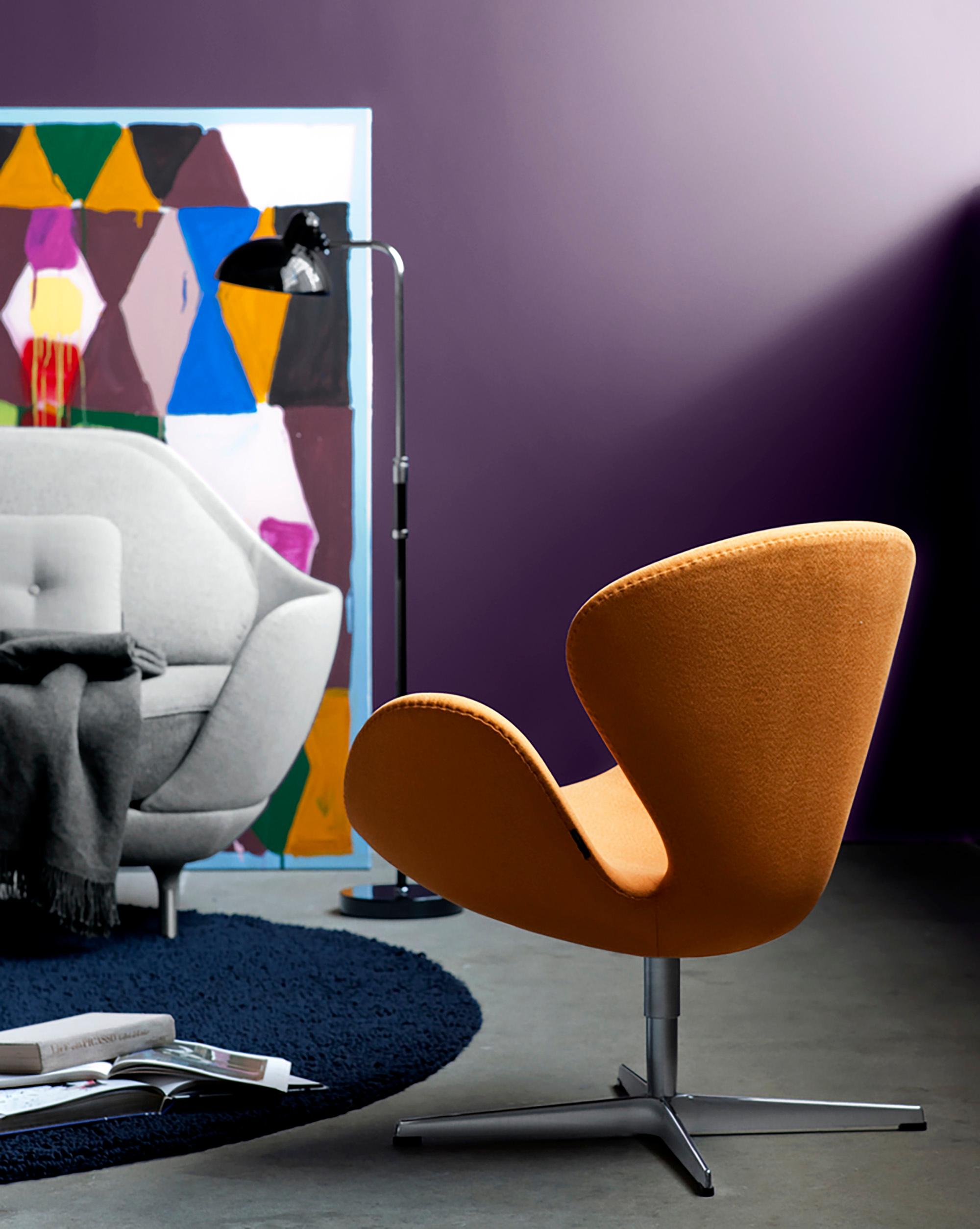 Arne Jacobsen 'Swan' Chair for Fritz Hansen in Christianshavn Fabric Upholstery For Sale 2