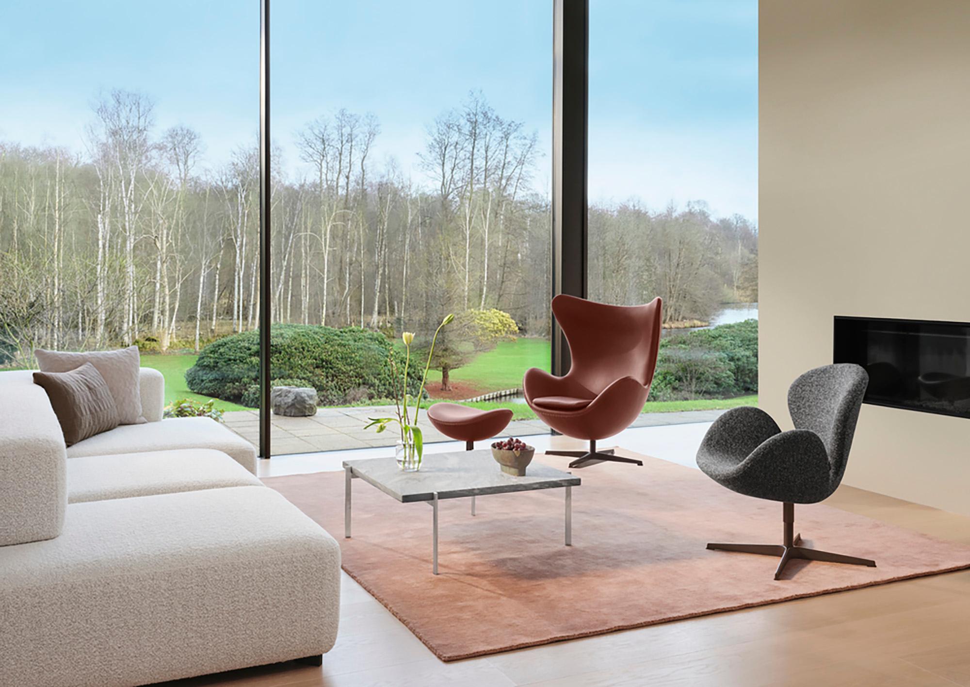 Metal Arne Jacobsen 'Swan' Chair for Fritz Hansen in Fabric Upholstery (Cat. 3) For Sale