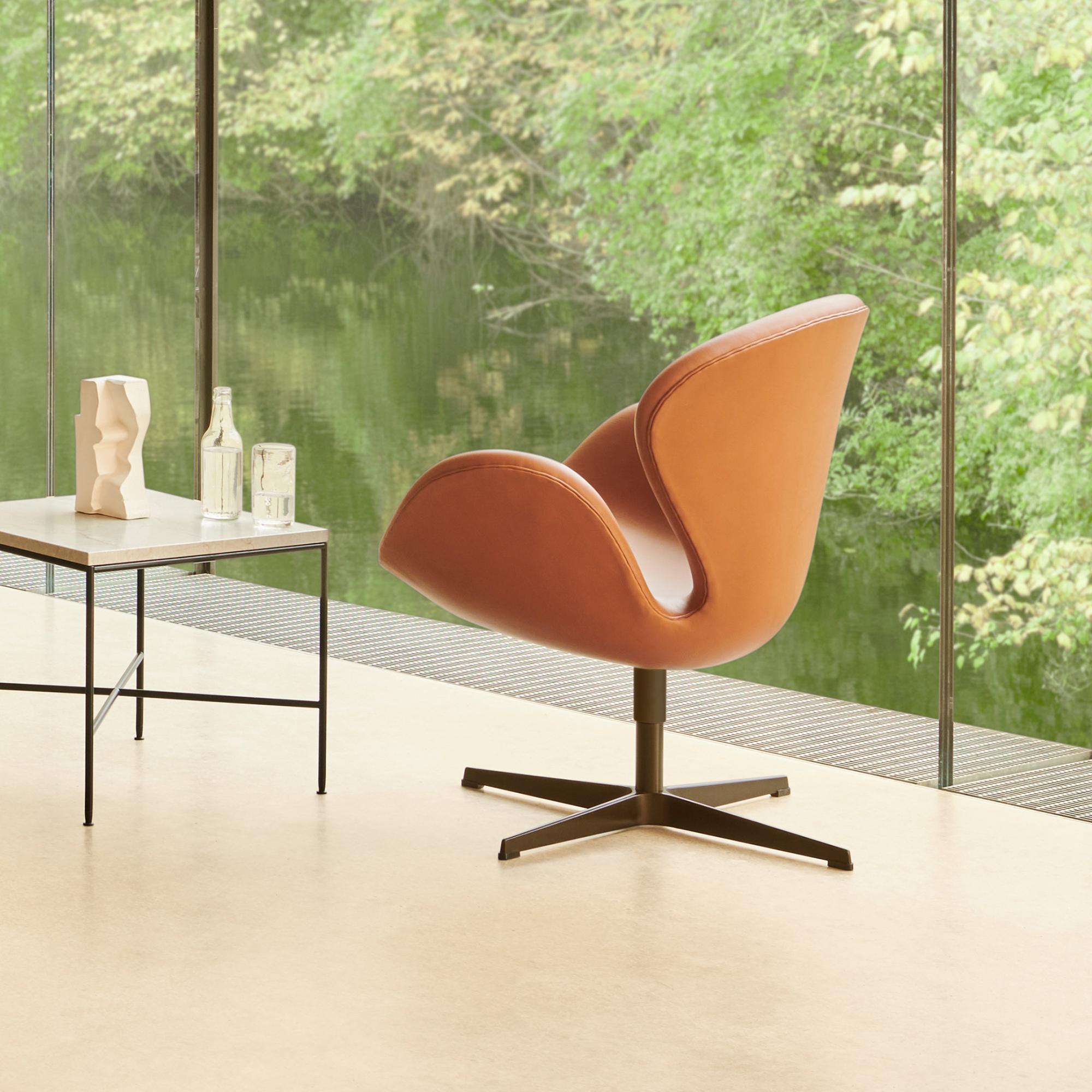 Arne Jacobsen 'Swan' Stuhl für Fritz Hansen mit Lederpolsterung (Cat. 3) im Zustand „Neu“ im Angebot in Glendale, CA