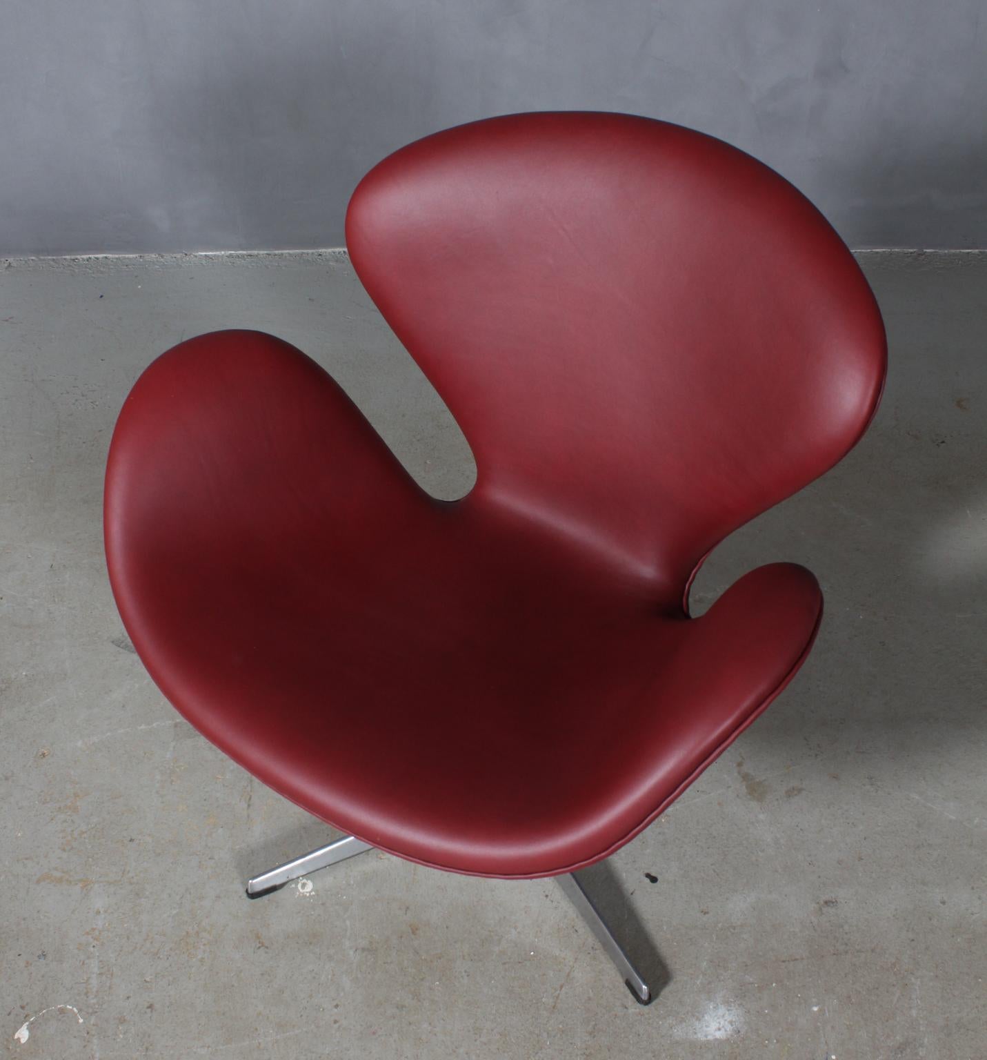 The swan chair, new upholstered in Indian red Elegance aniline leather. 

Made by Fritz Hansen.

New upholstered.


This iconic chair is one of the most famous chairs in the world and is recognized by design lovers in all countries. It is the