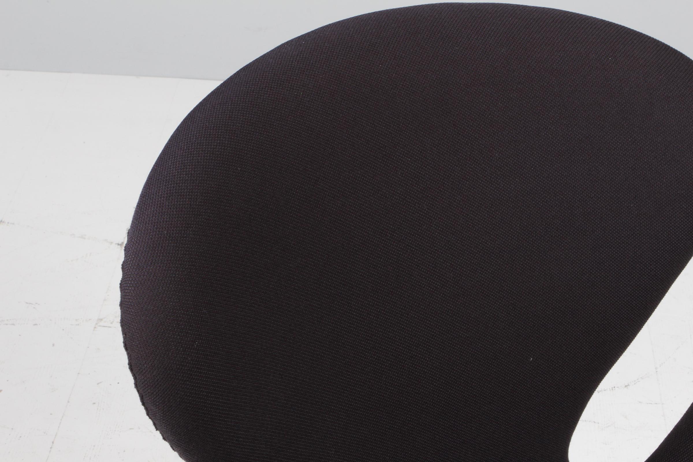 Scandinavian Modern Arne Jacobsen Swan Chair For Sale