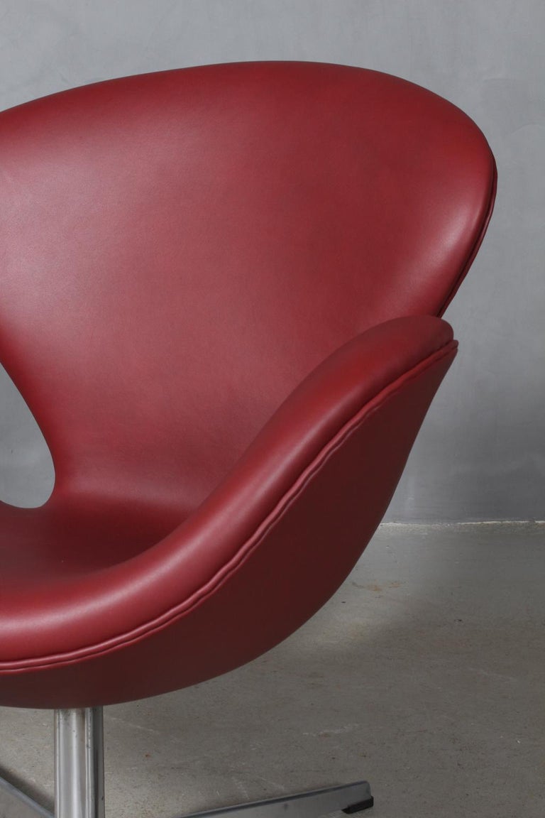 Danish Arne Jacobsen Swan Chair For Sale