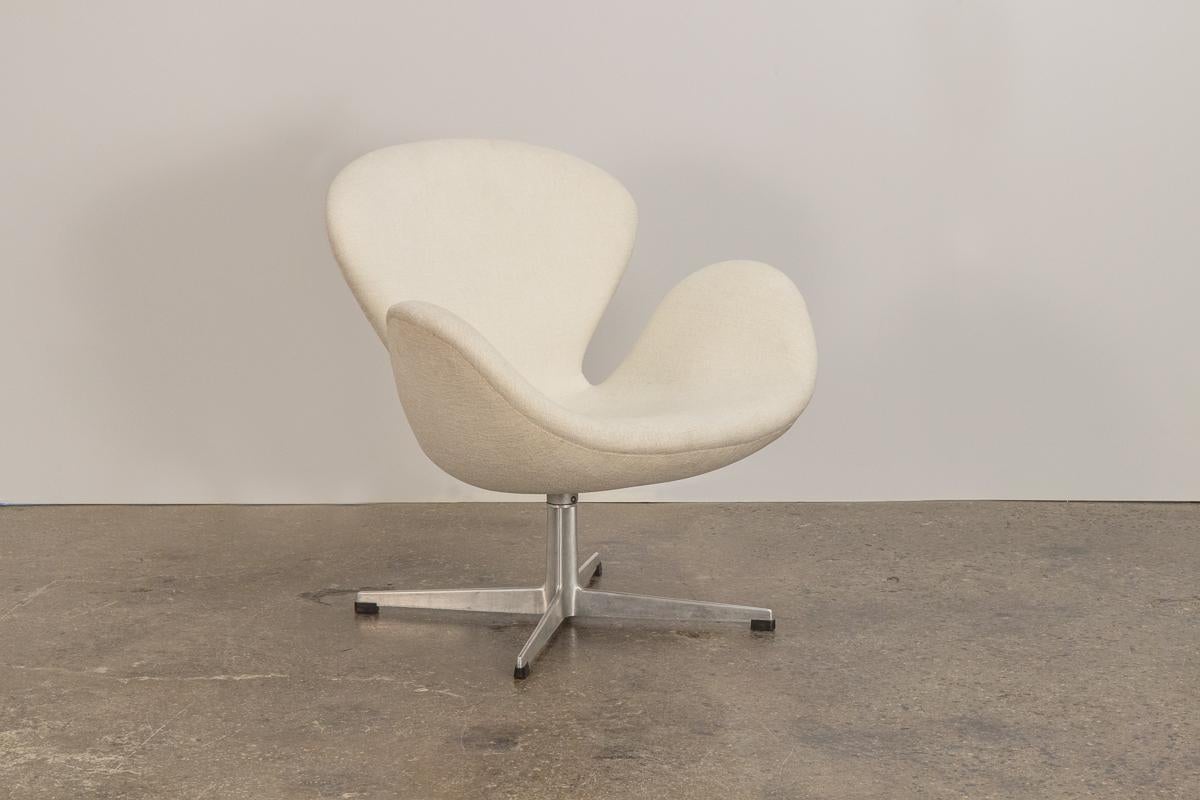 blank jacobsen who designed the swan chair