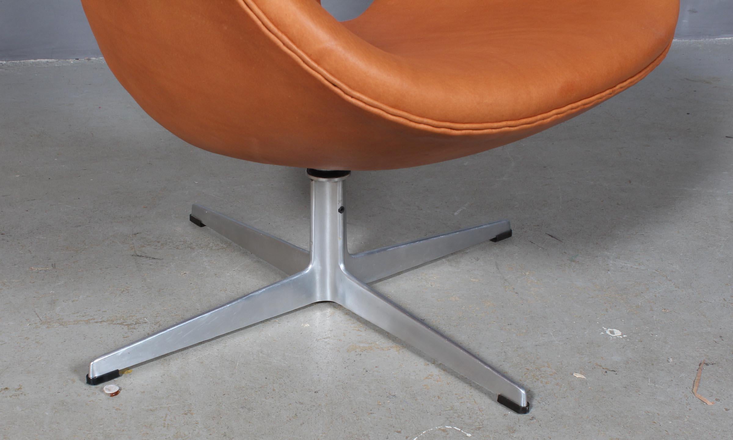 Arne Jacobsen Swan Chair In Good Condition In Esbjerg, DK