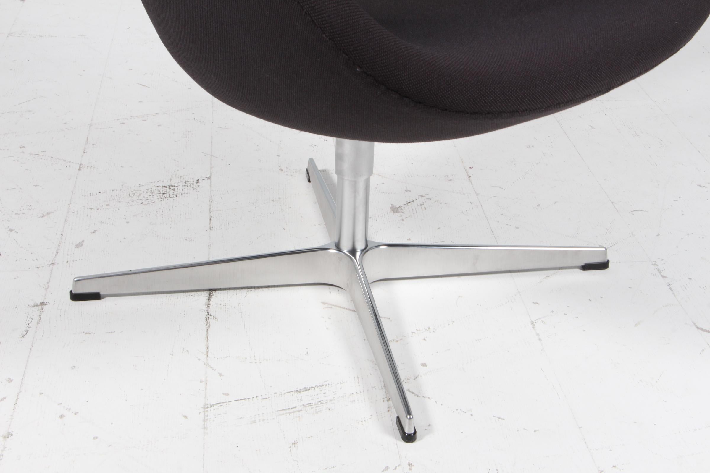 Arne Jacobsen Swan Chair In Good Condition For Sale In Esbjerg, DK