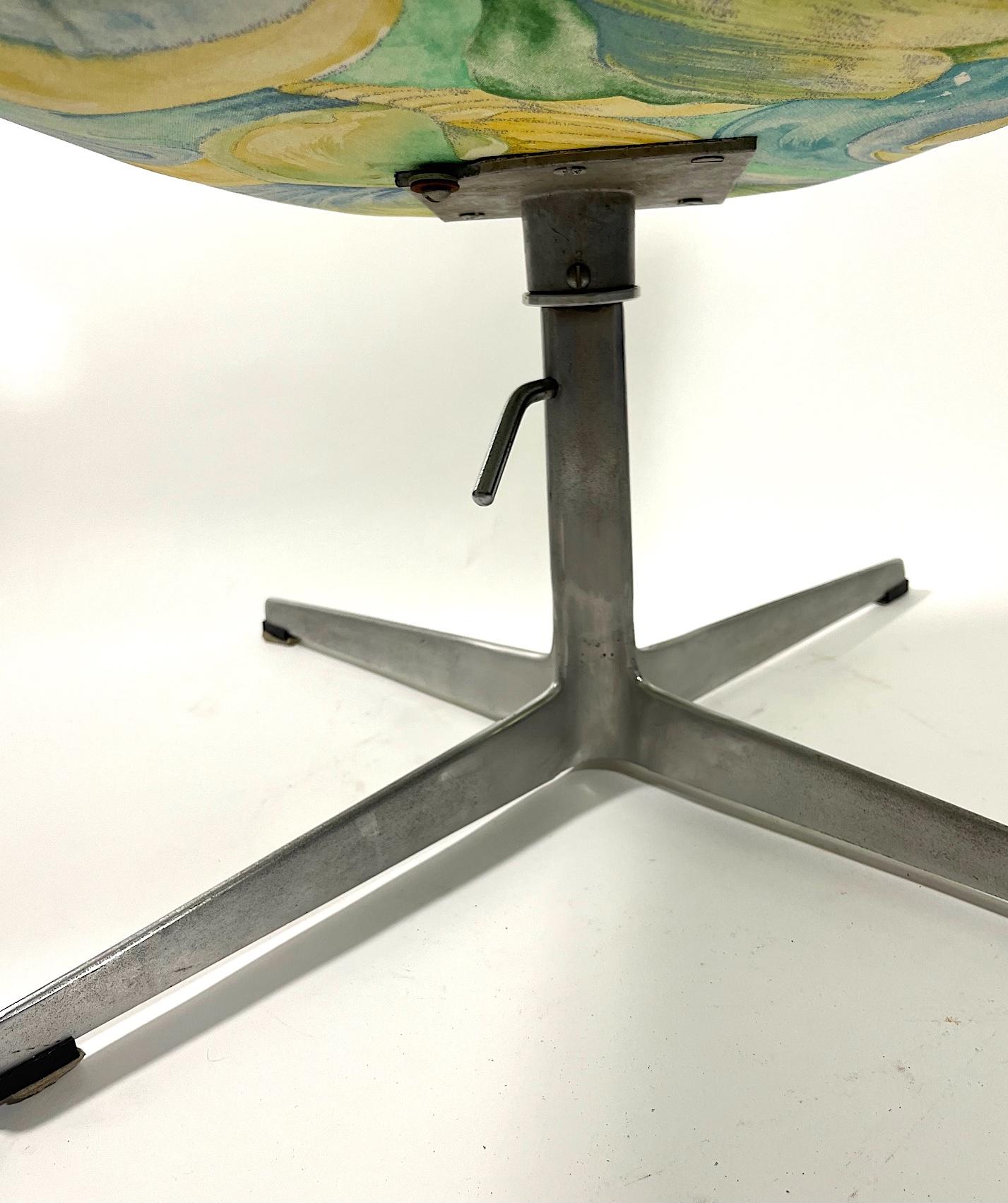 Arne Jacobsen Schwan Stuhl (Mitte des 20. Jahrhunderts) im Angebot