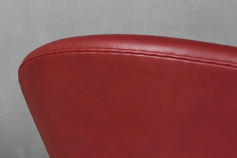 Leather Arne Jacobsen Swan Chair For Sale