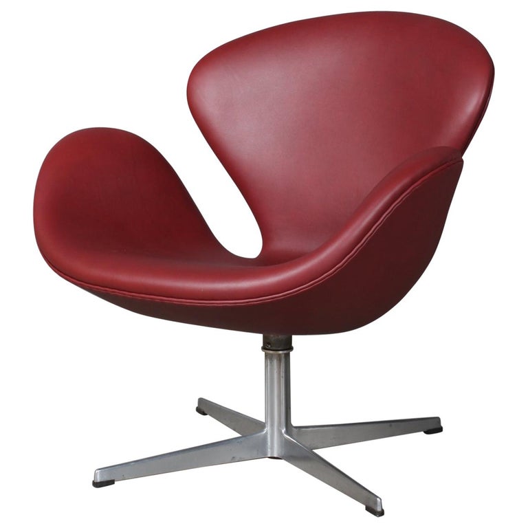 Arne Jacobsen Swan Chair For Sale