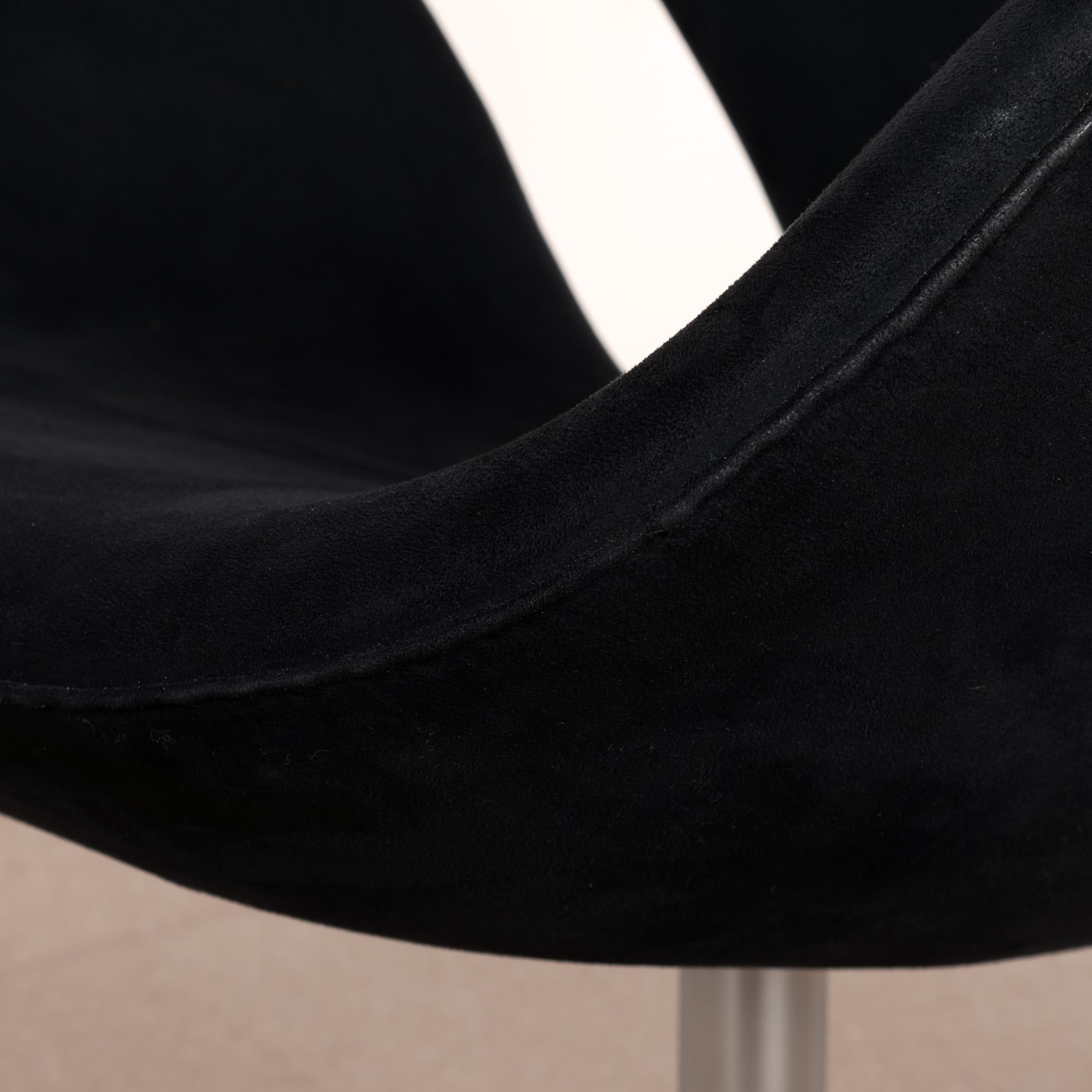 Arne Jacobsen Swan Chair in Black Alcantara for Fritz Hansen, Denmark 3