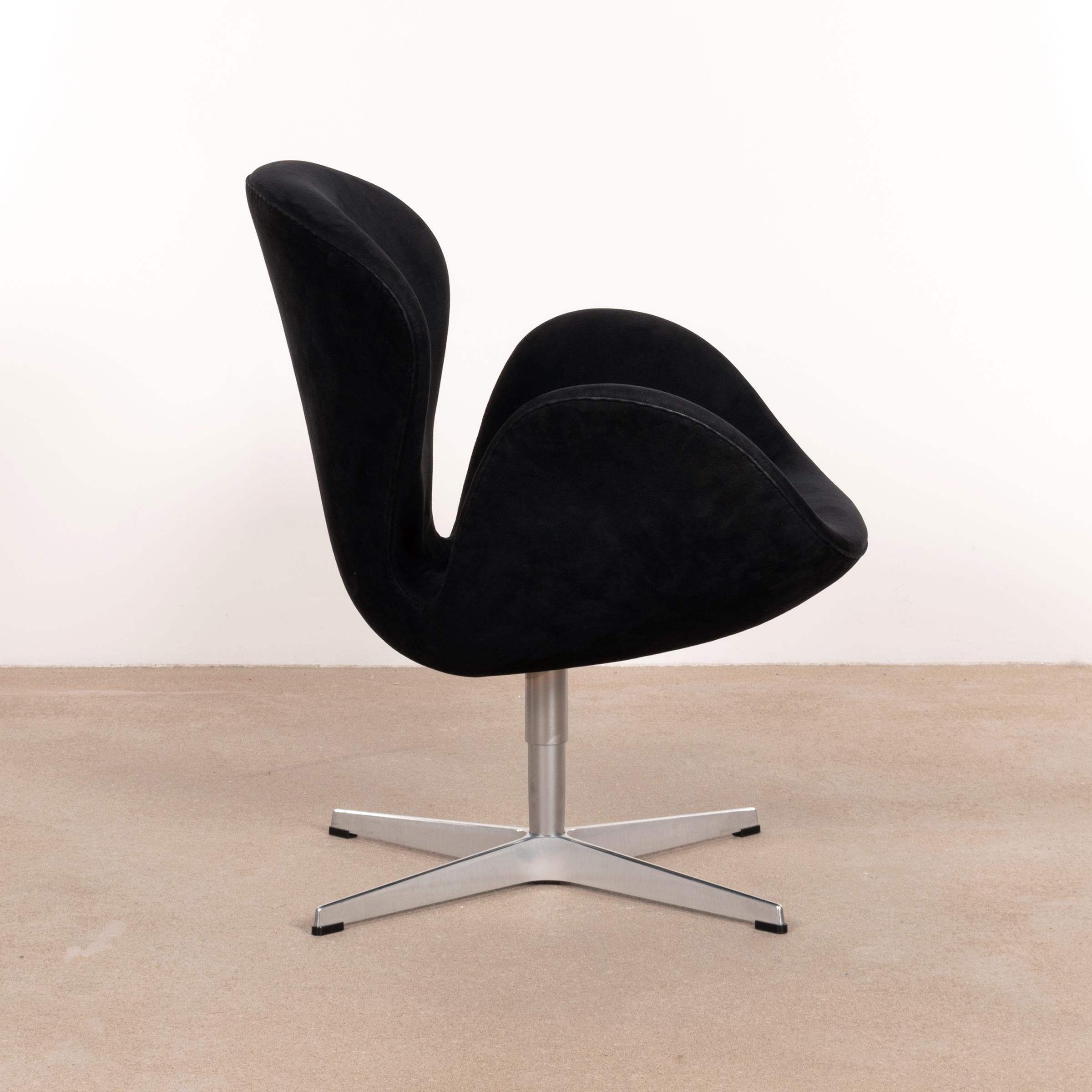 Danish Arne Jacobsen Swan Chair in Black Alcantara for Fritz Hansen, Denmark