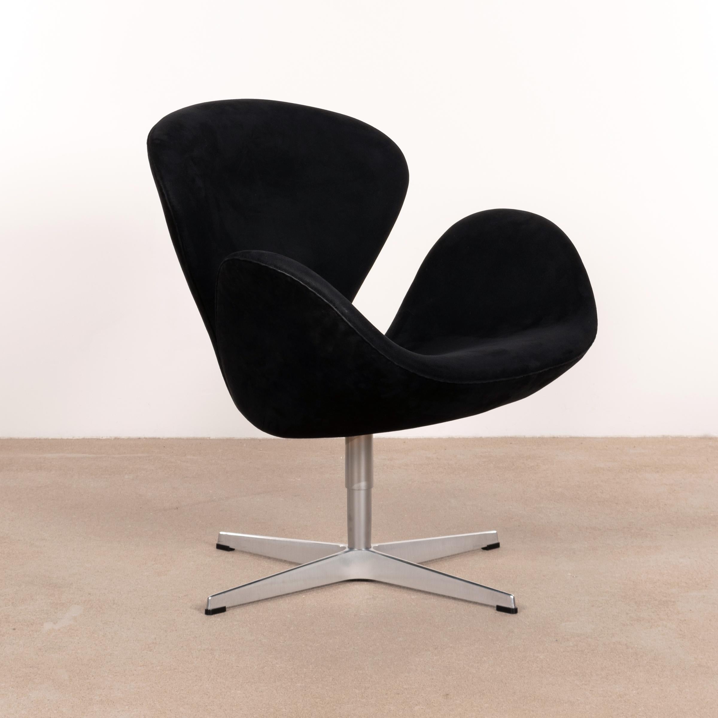 Polished Arne Jacobsen Swan Chair in Black Alcantara for Fritz Hansen, Denmark