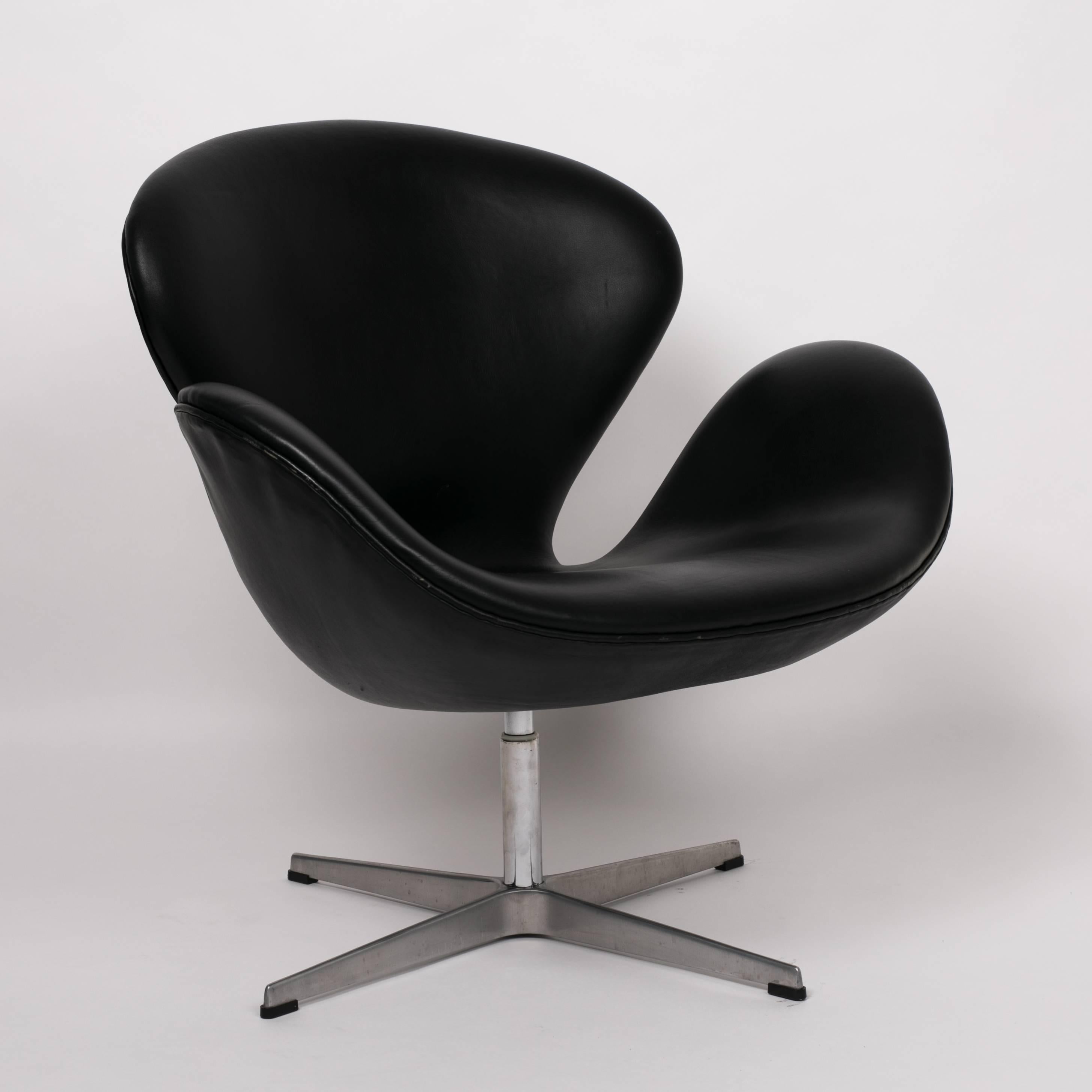 Arne Jacobsen’s “Swan Chair” was produced by Fritz Hansen, originally designed alongside another of his most significant works, the egg chair, for a the Royal Hotel Copenhagen in 1958. The chair features a shell of revolutionary-at-the-time
