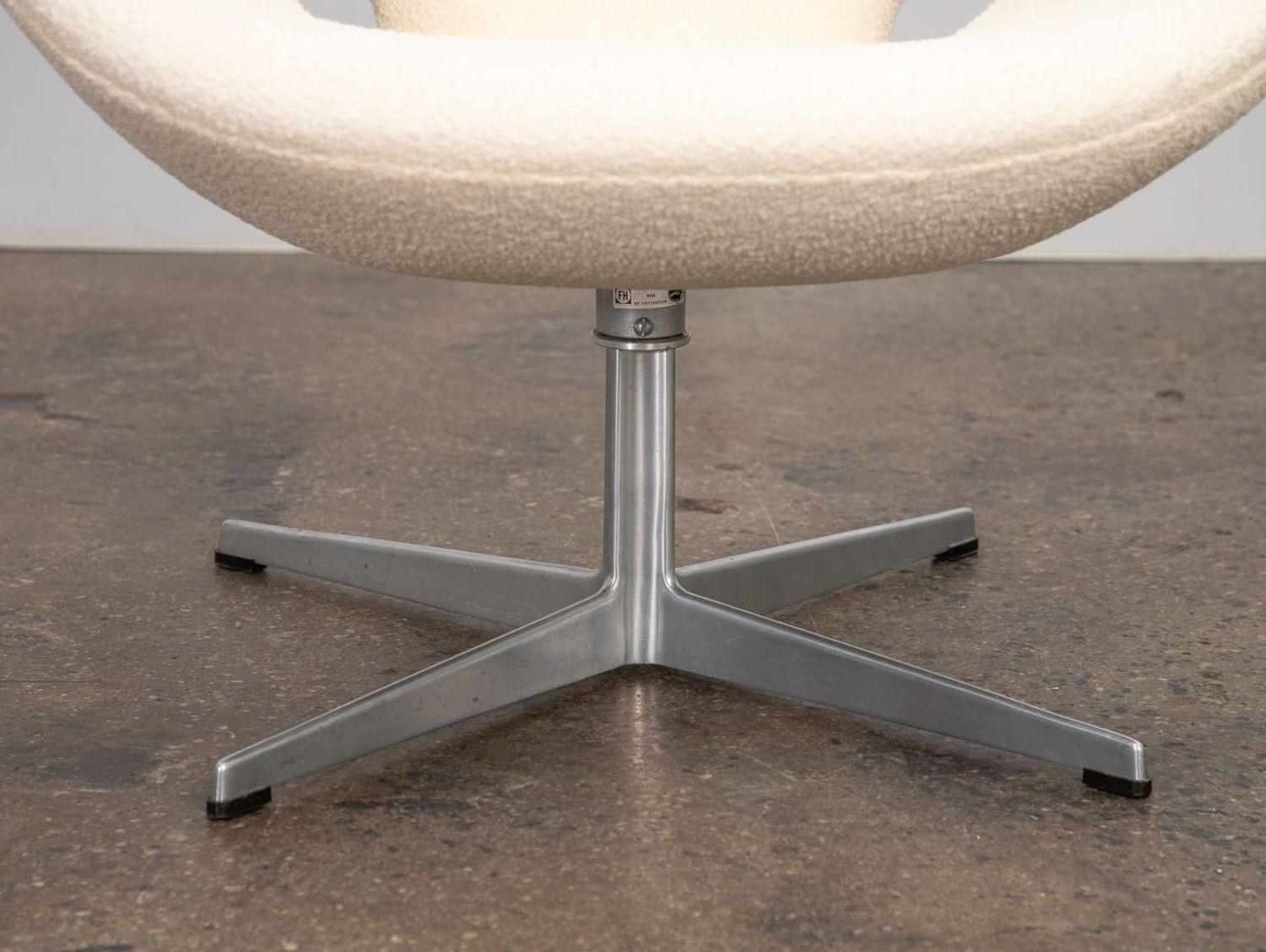 Chaise Swan d'Arne Jacobsen en bouclette de perles Knoll en vente 2
