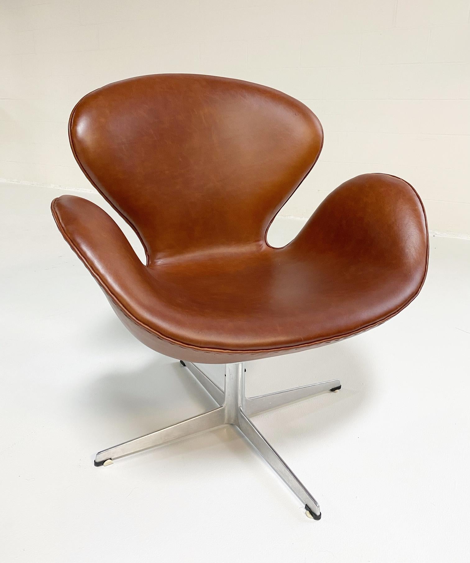 Scandinavian Modern Arne Jacobsen Swan Chair in Leather