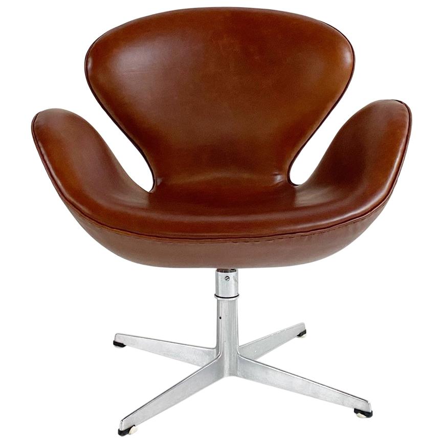 Arne Jacobsen Swan Chair in Leather