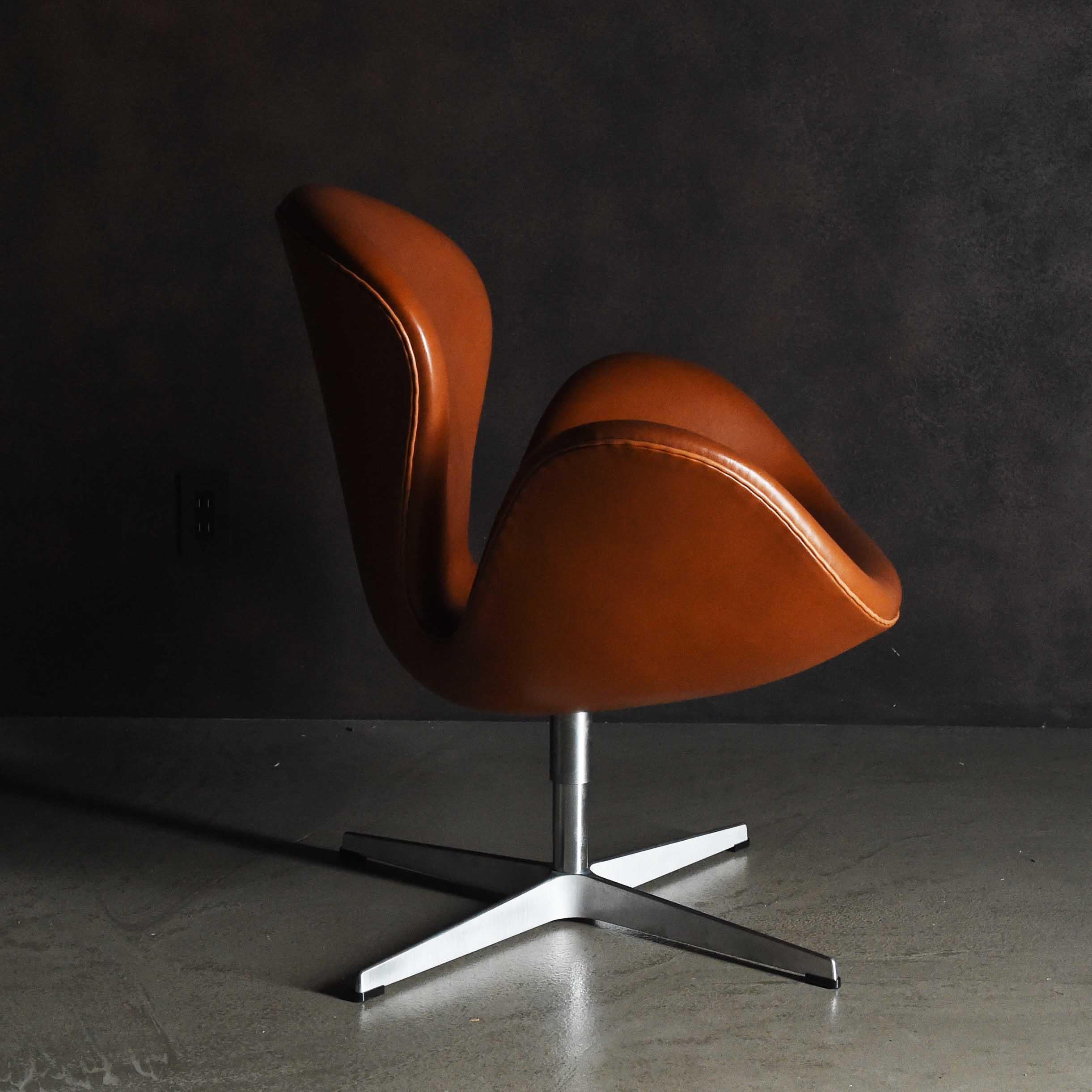 Arne Jacobsen „Swan-Stuhl“ Modell3320 (Skandinavische Moderne) im Angebot