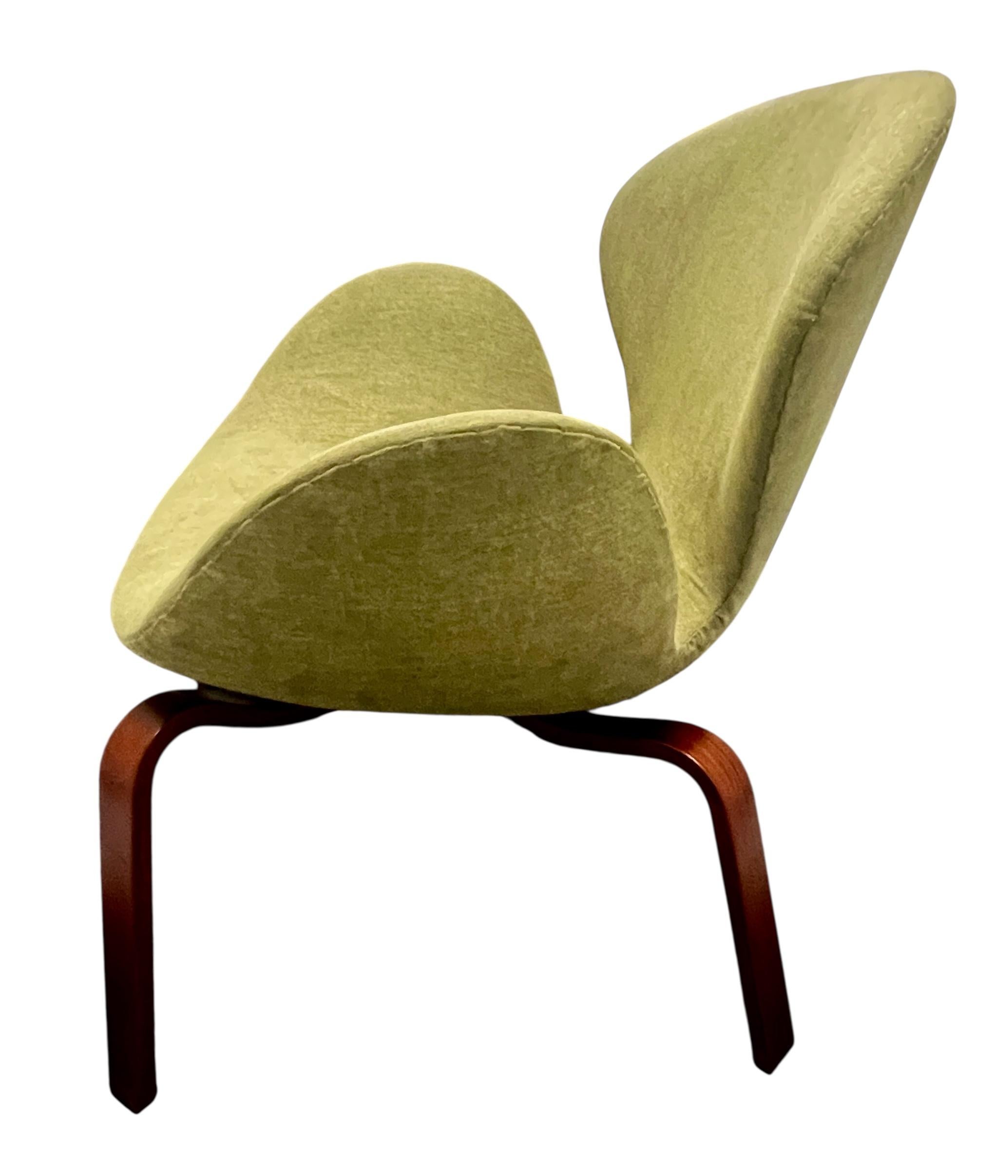 Mid-Century Modern Arne Jacobsen Swan Chair Rare Model 4325 for Fritz Hansen For Sale