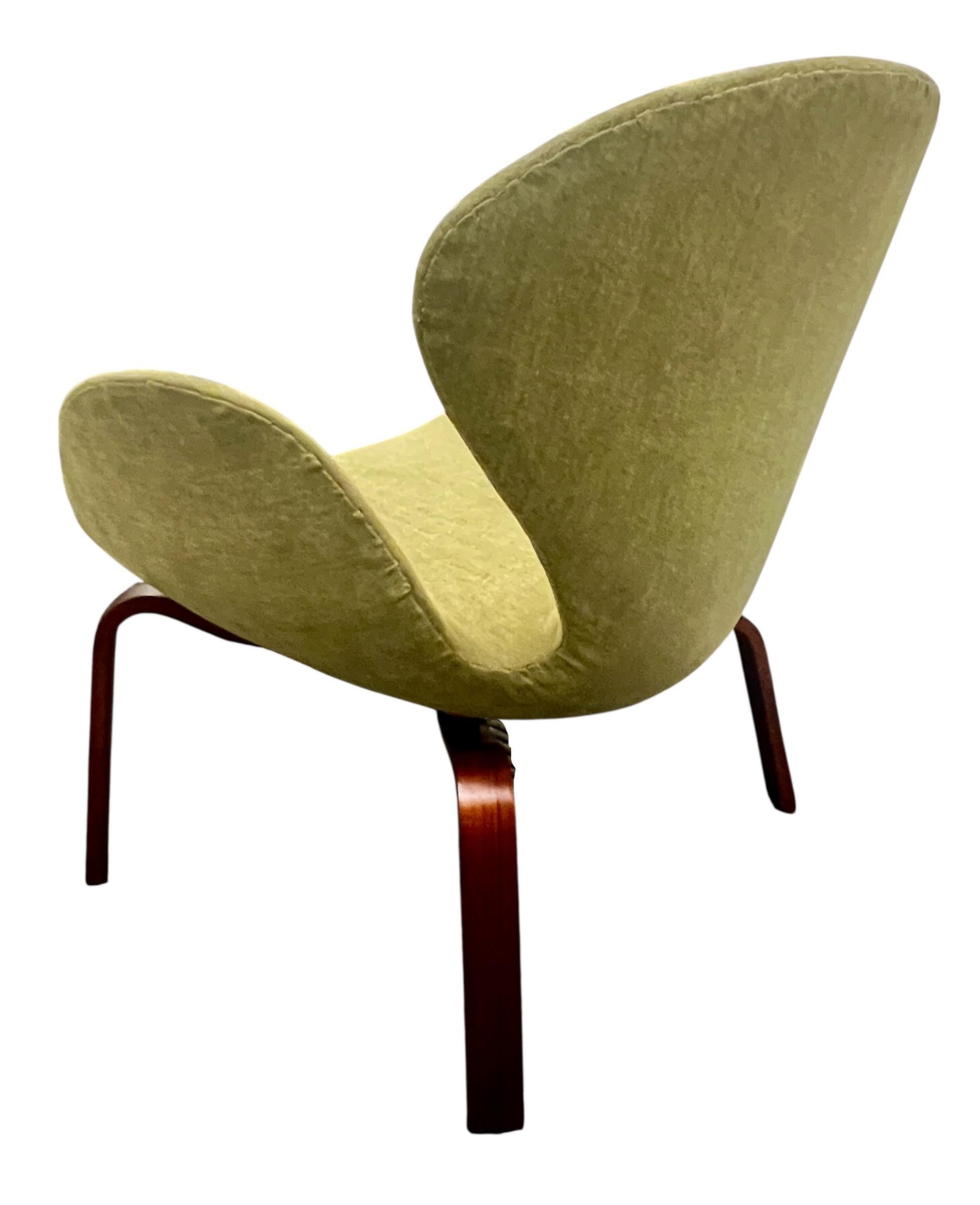 Danish Arne Jacobsen Swan Chair Rare Model 4325 for Fritz Hansen For Sale