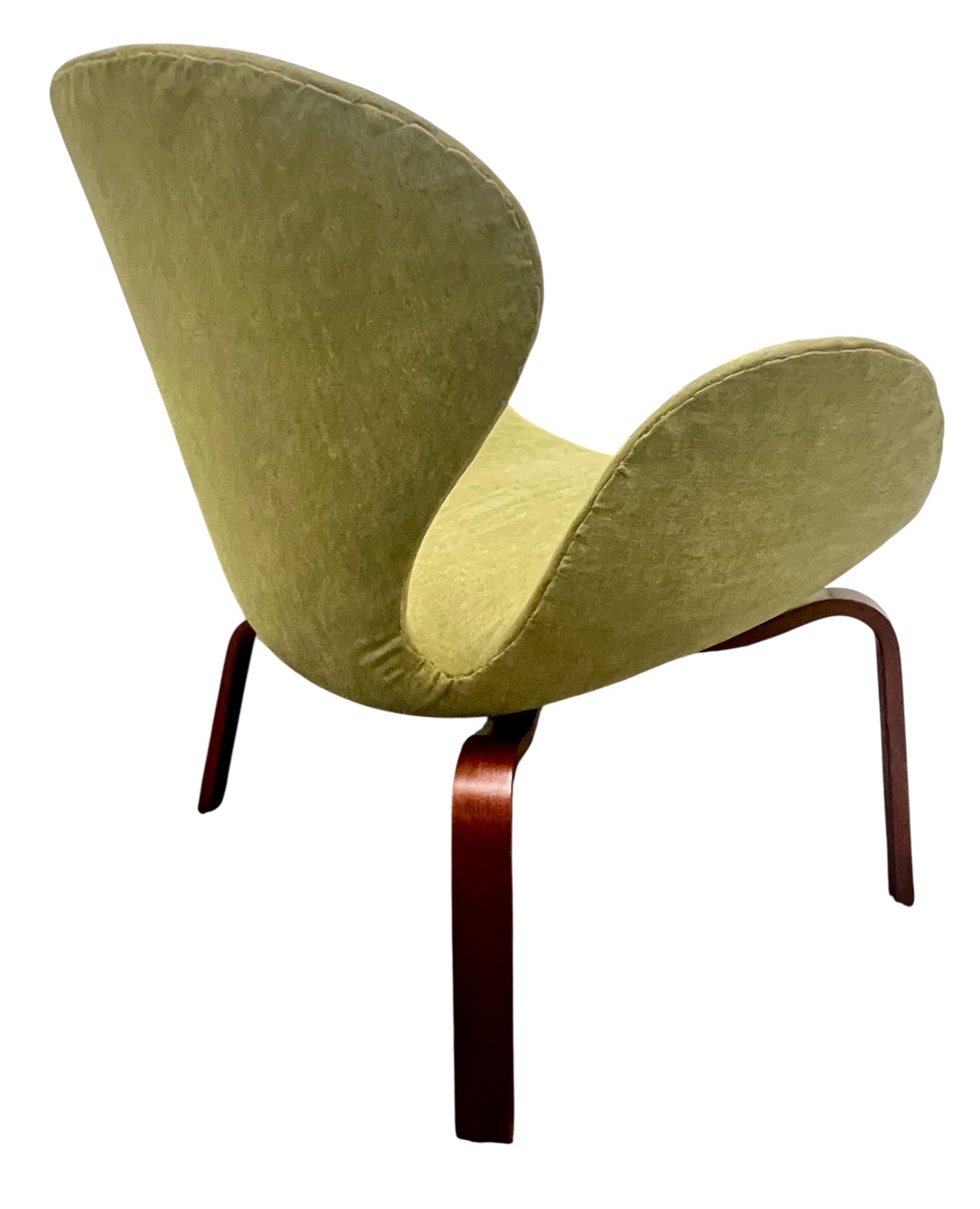 Hand-Woven Arne Jacobsen Swan Chair Rare Model 4325 for Fritz Hansen For Sale