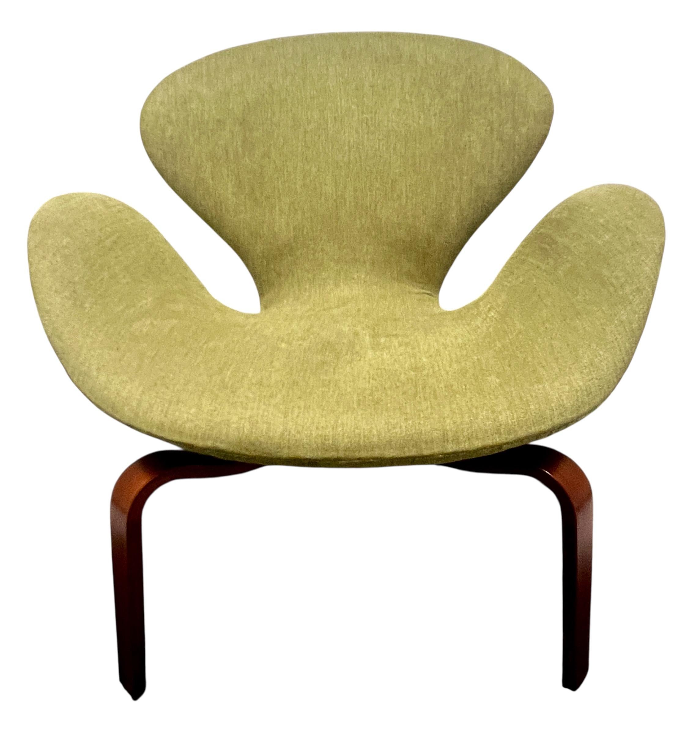Upholstery Arne Jacobsen Swan Chair Rare Model 4325 for Fritz Hansen For Sale