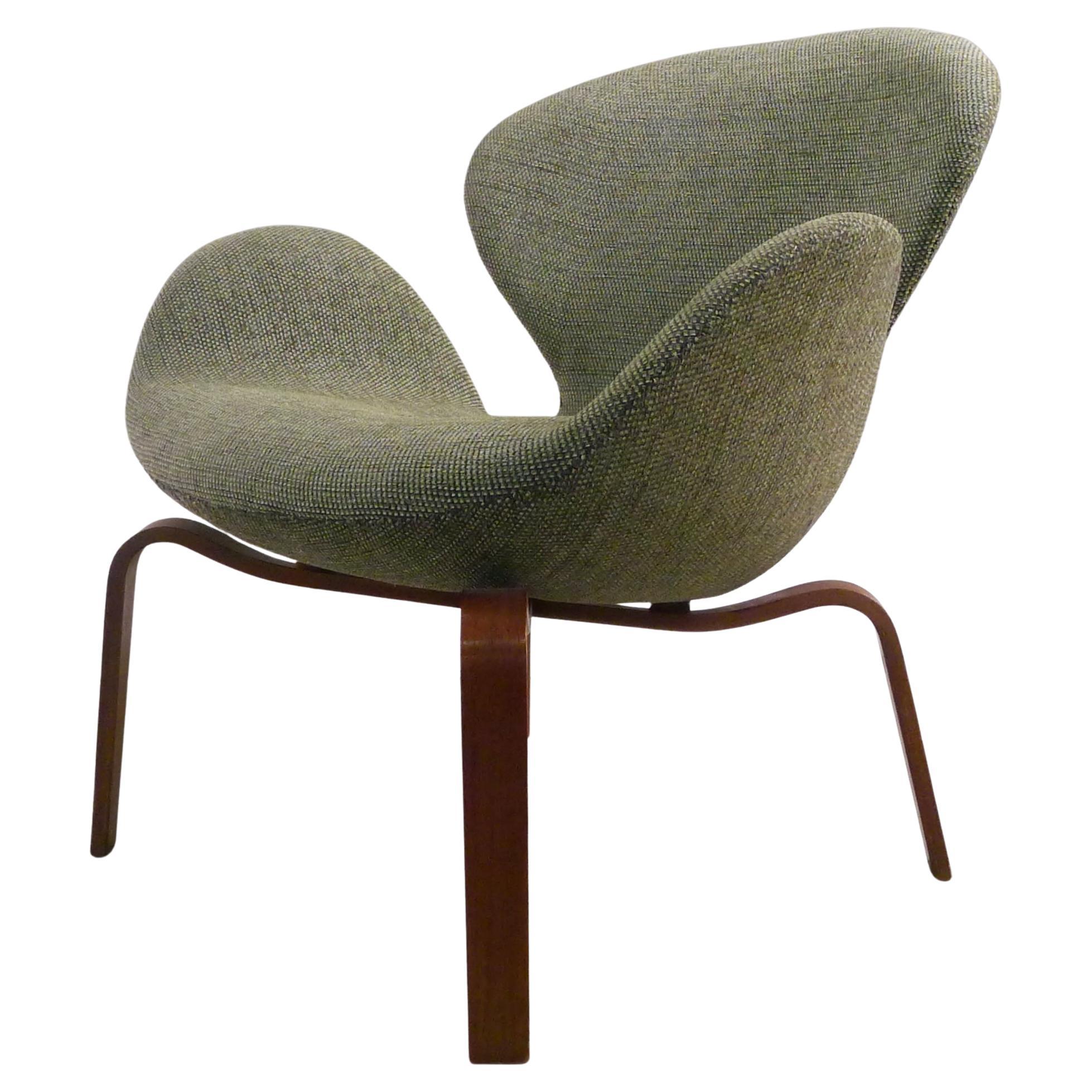 Arne Jacobsen Swan Chair