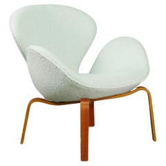 Used Arne Jacobsen, Swan Chair, rare version wood legs, 1965, by Fritz Hansen, FH4325