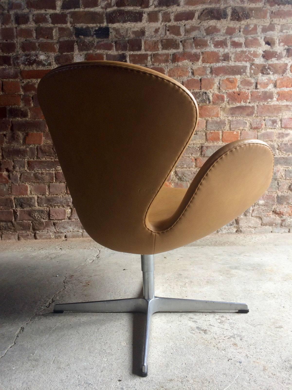 Contemporary Arne Jacobsen Swan Chair Tan Leather for Fritz Hansen, 2007, Danish