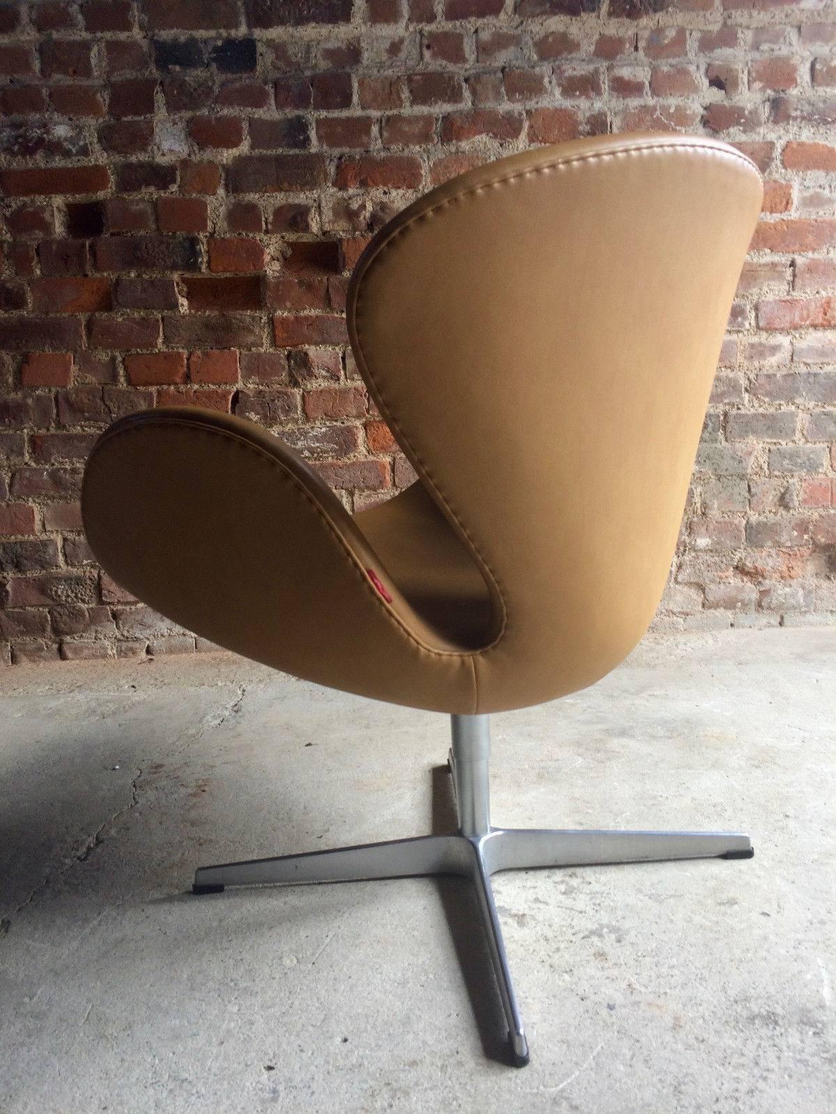 Steel Arne Jacobsen Swan Chair Tan Leather for Fritz Hansen, 2007, Danish