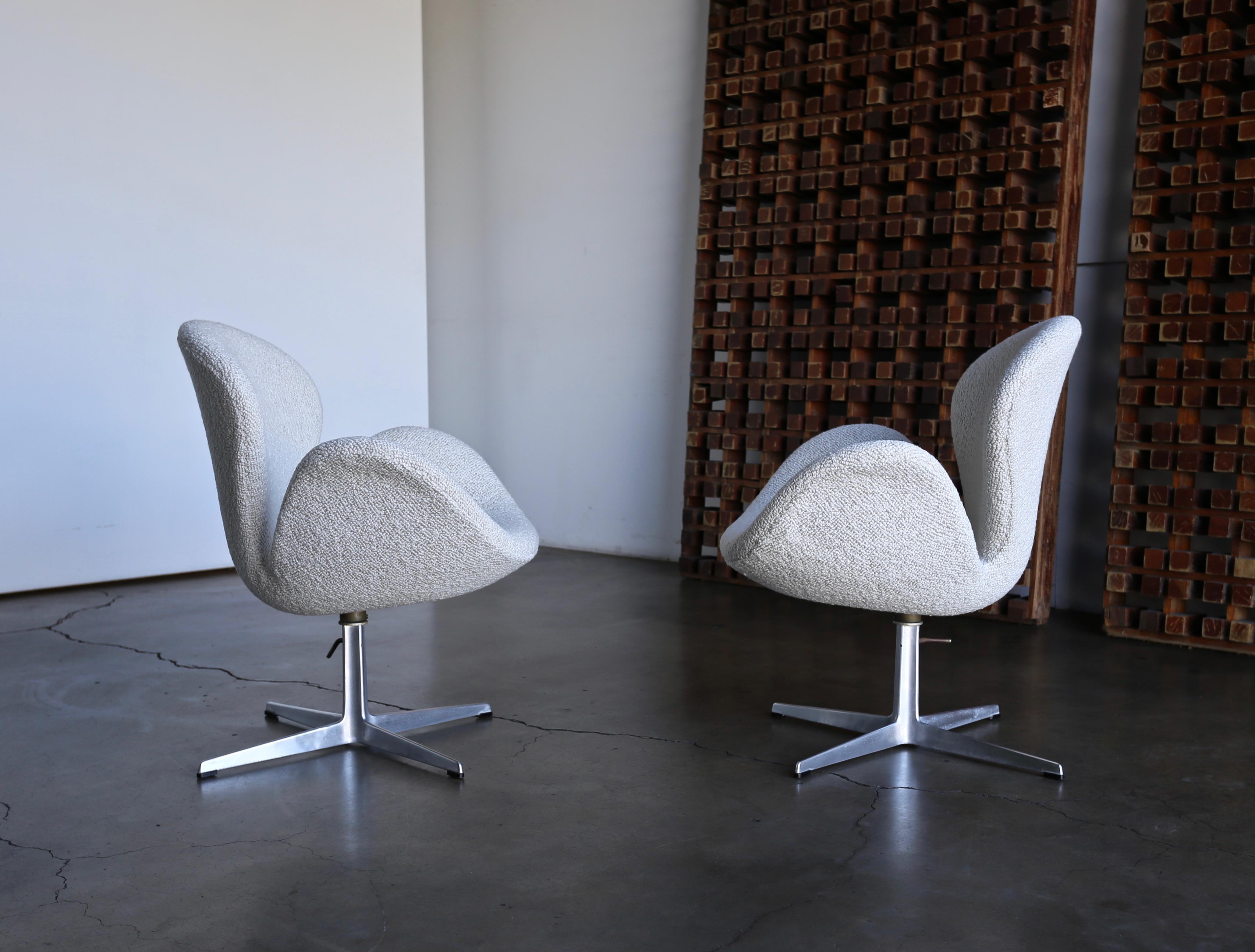 Aluminum Arne Jacobsen Swan Chairs for Fritz Hansen, circa 1960