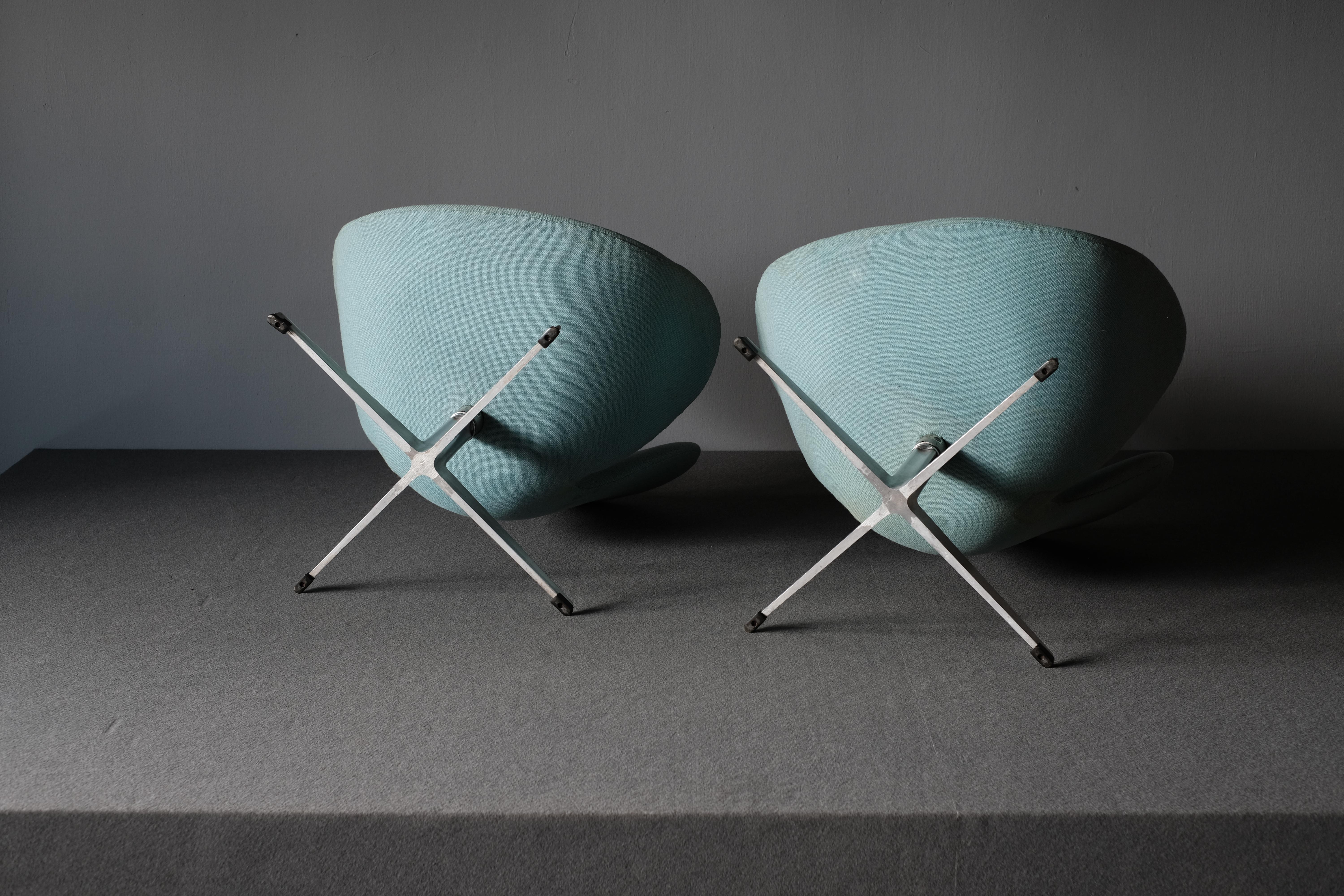 Arne Jacobsen Swan Chairs In Good Condition In Singapore, SG