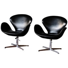 Arne Jacobsen Swan Chairs, matching set of 3 in Skai