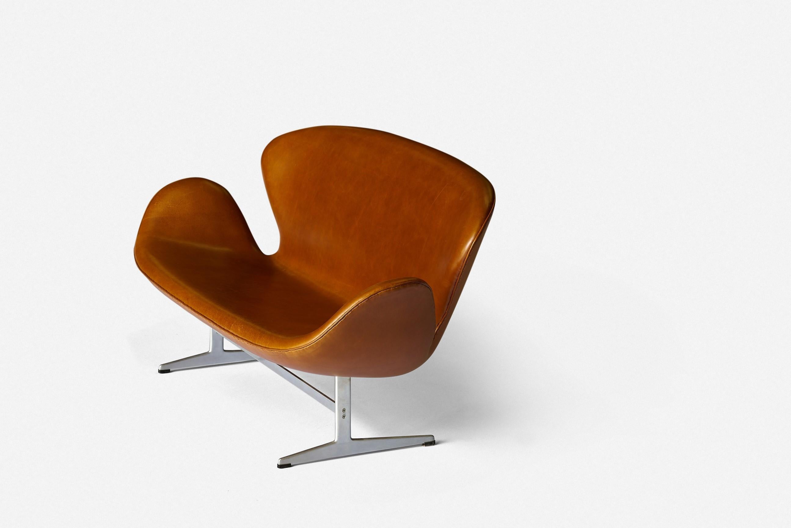 Arne Jacobsen Schwanen-Sofa, Modell 3321 Fritz Hansen im Angebot 3